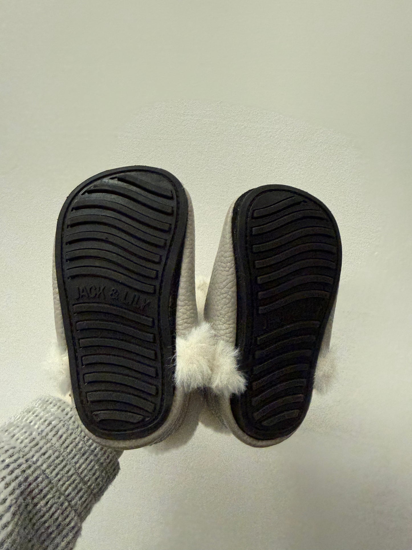 JACK & LILLY BOOTIES SIZE 6-12M