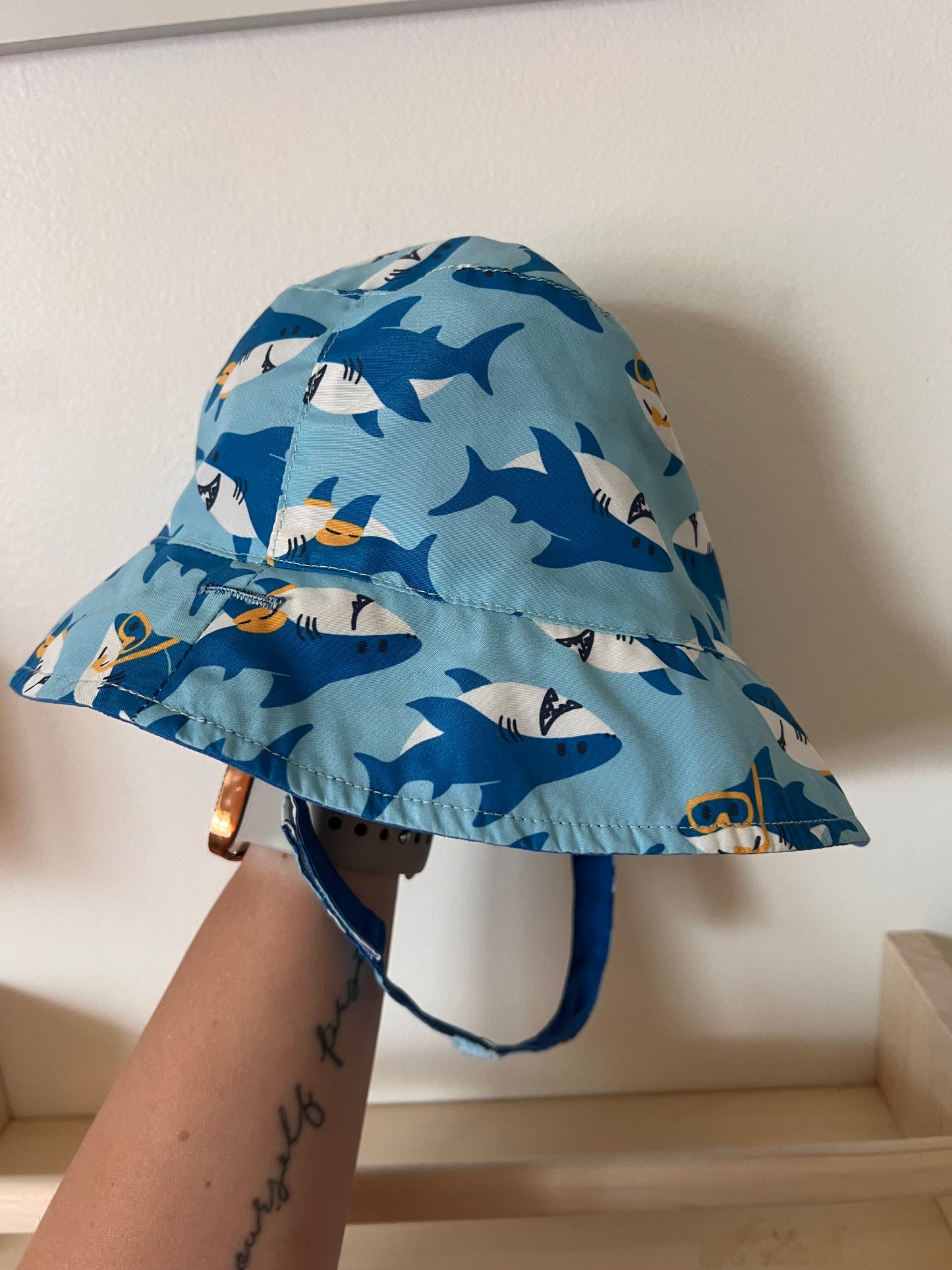 JOE FRESH REVERSIBLE SHARK HAT 12-24M