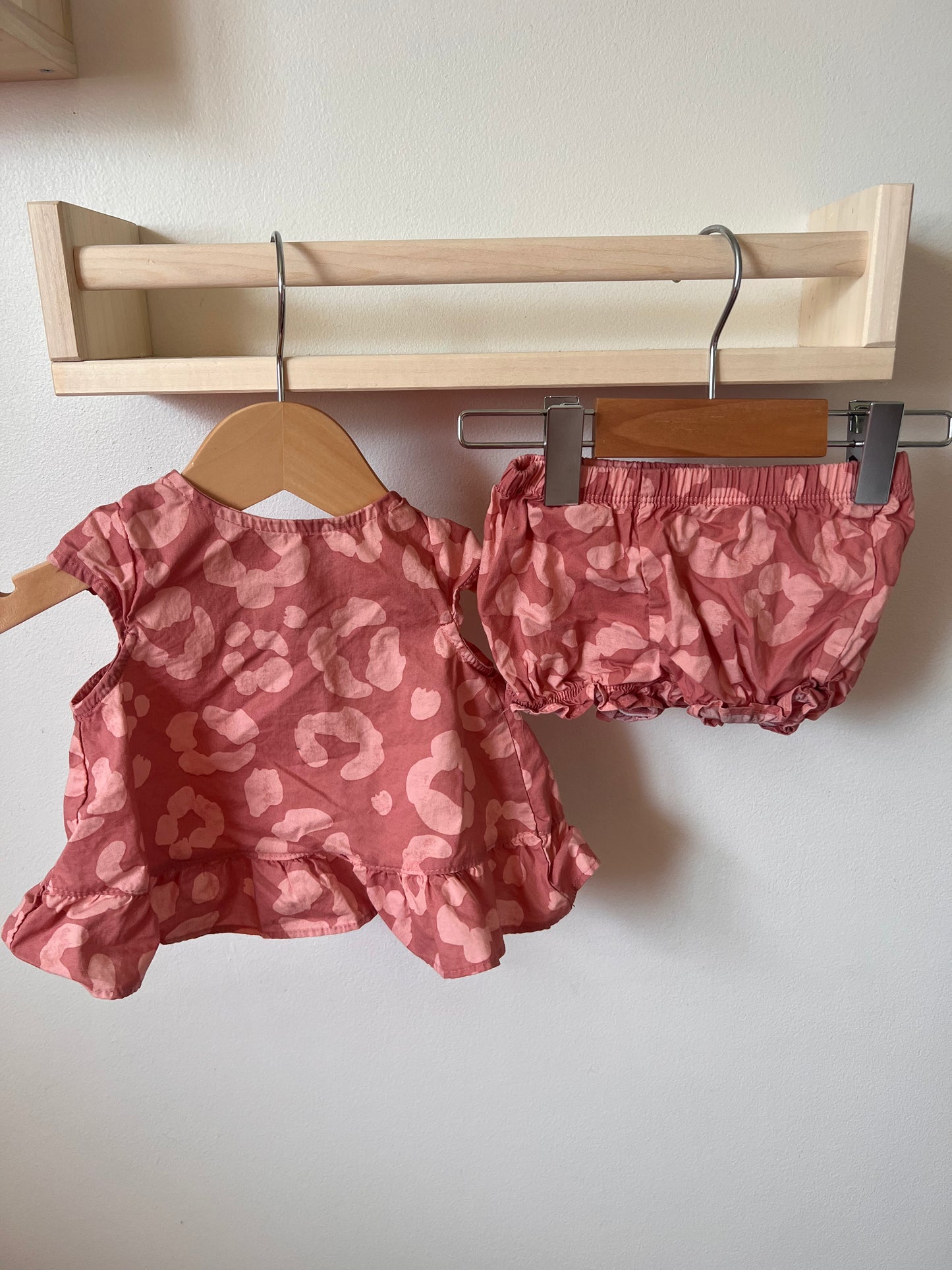 CARTERS PINK CHEETAH OUTFIT 0-3M