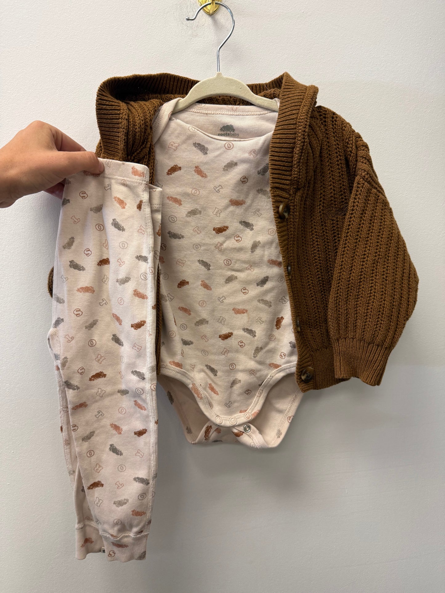 ROOTS 3 PIECE OUTFIT SIZE 12-18M