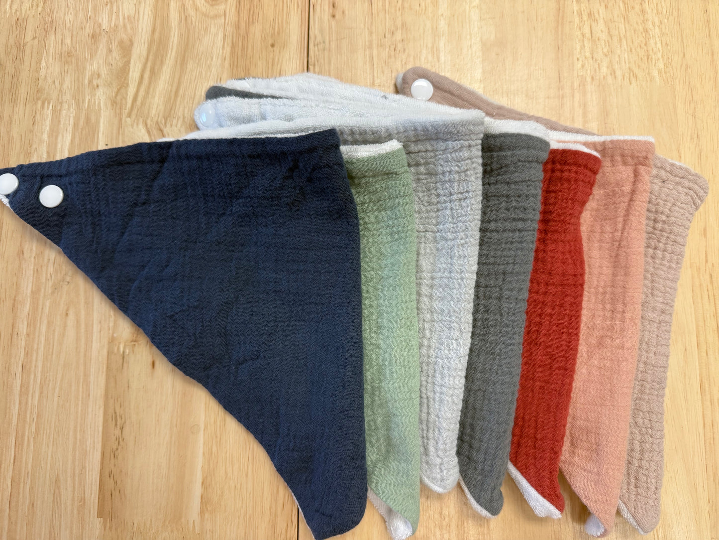 MUSLIN BIBS 7 PACK