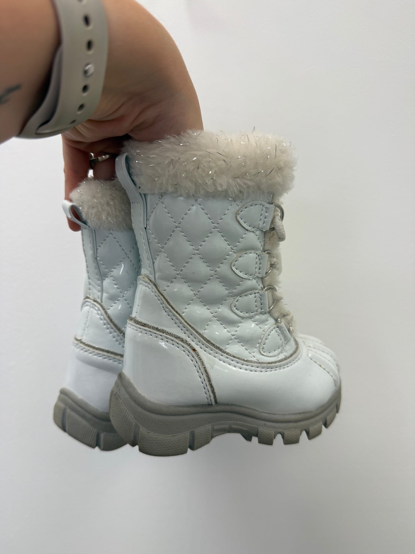 CHILDRENS PLACE WINTER BOOTS SIZE 5