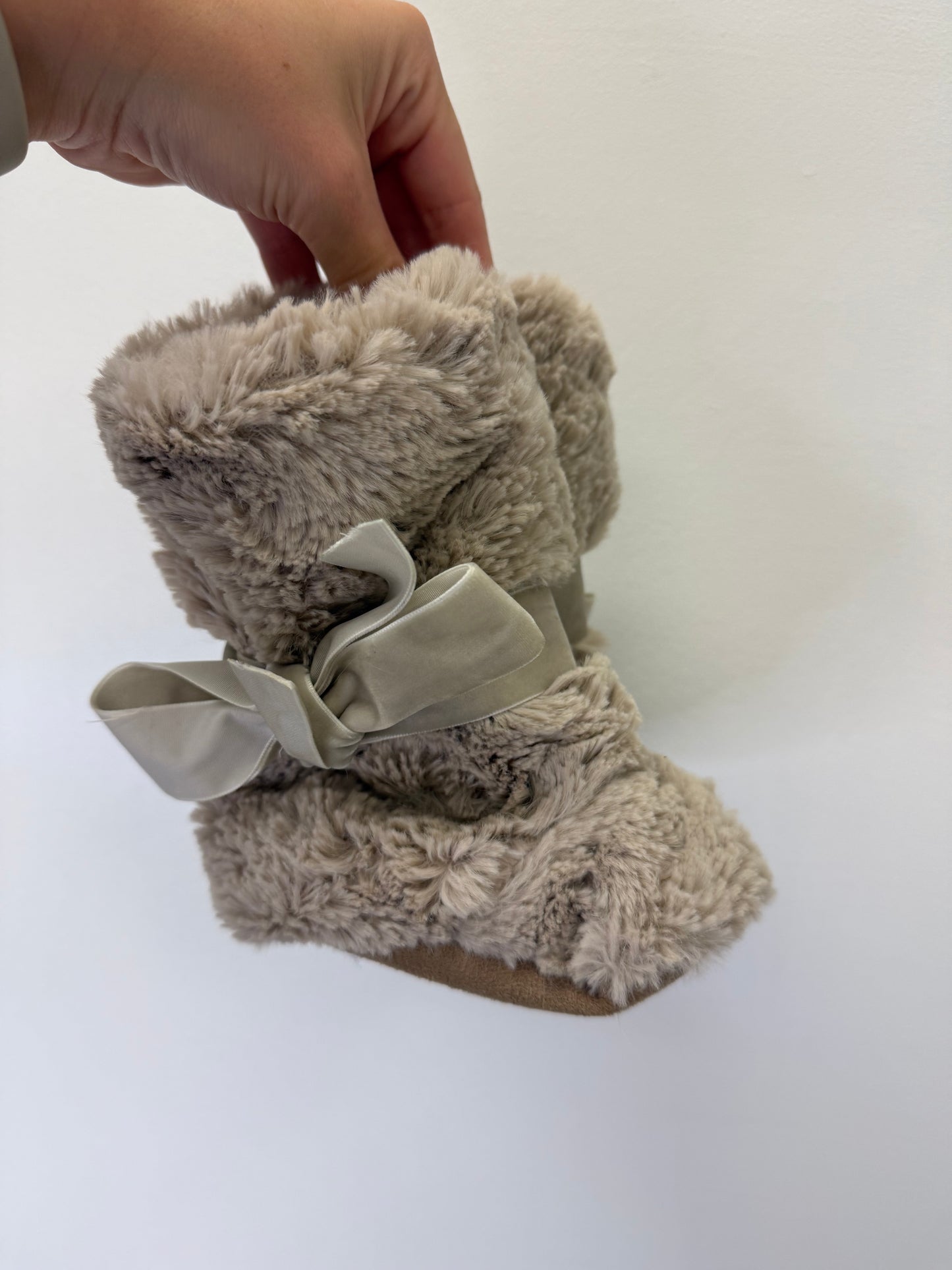 FUR BOOTIES SIZE 5