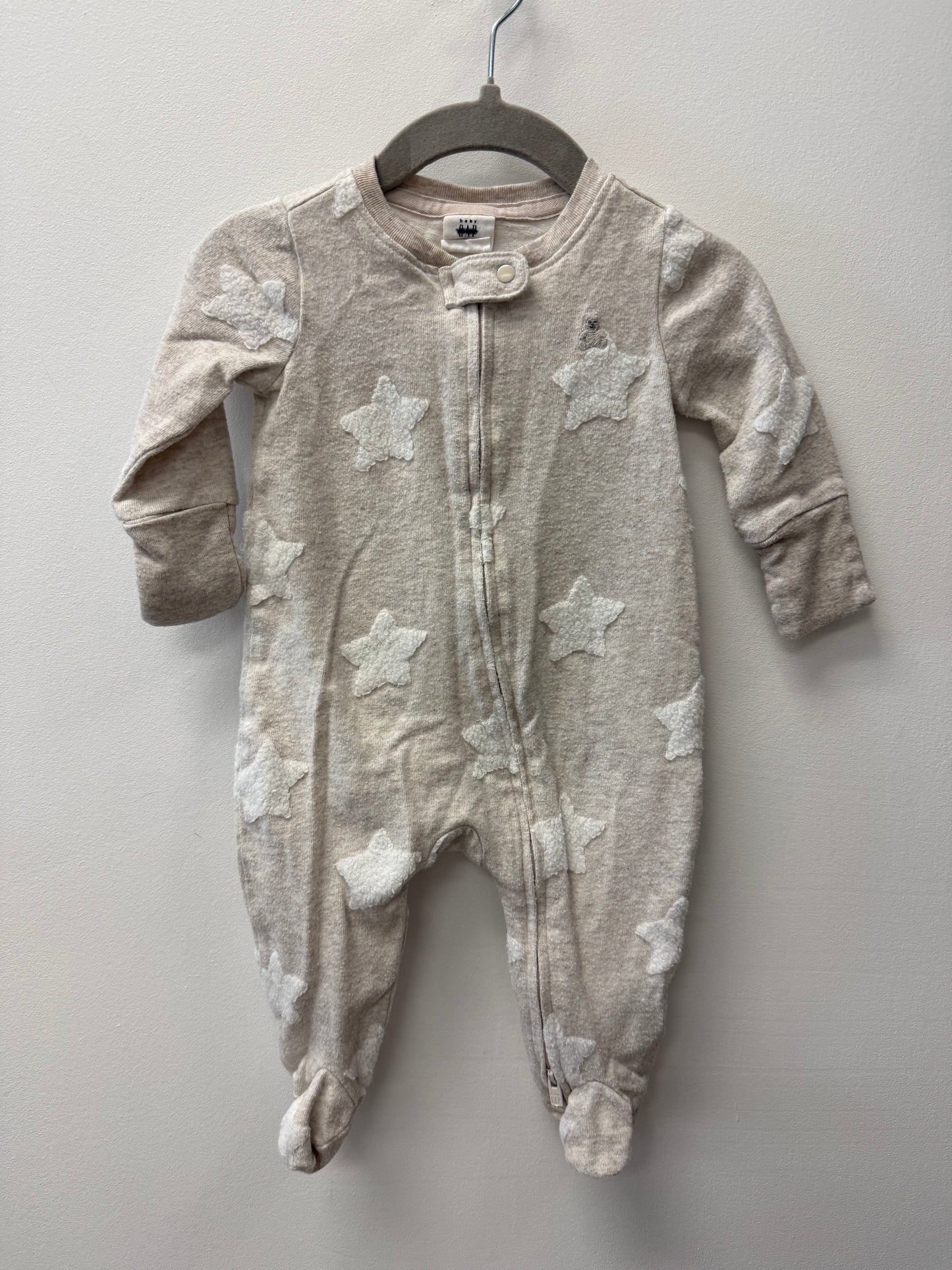 BABY GAP STAR SLEEPER SIZE 0-3M
