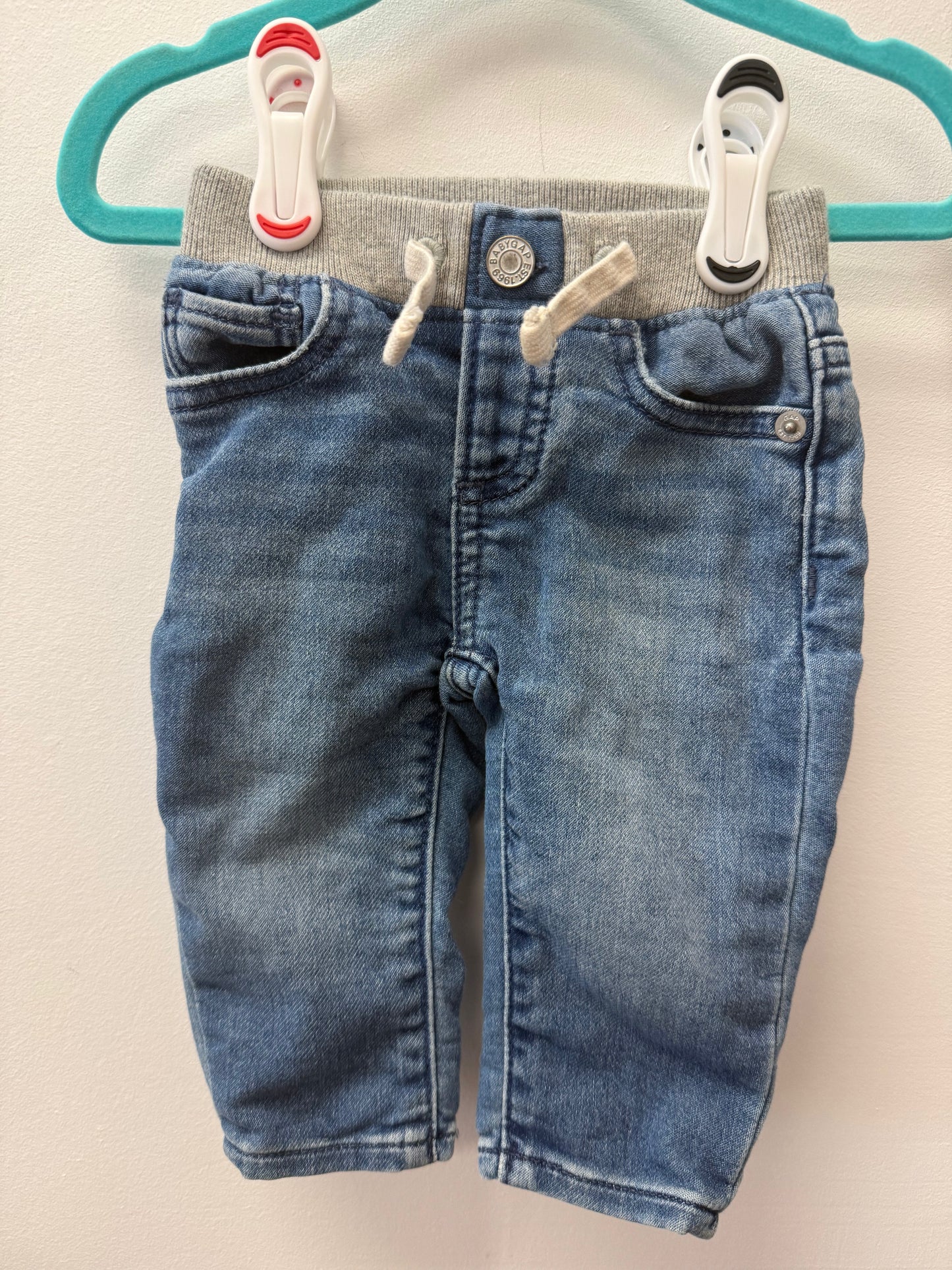 BABY GAP STRETCHY WASTE BAND JEANS SIZE 0-3M