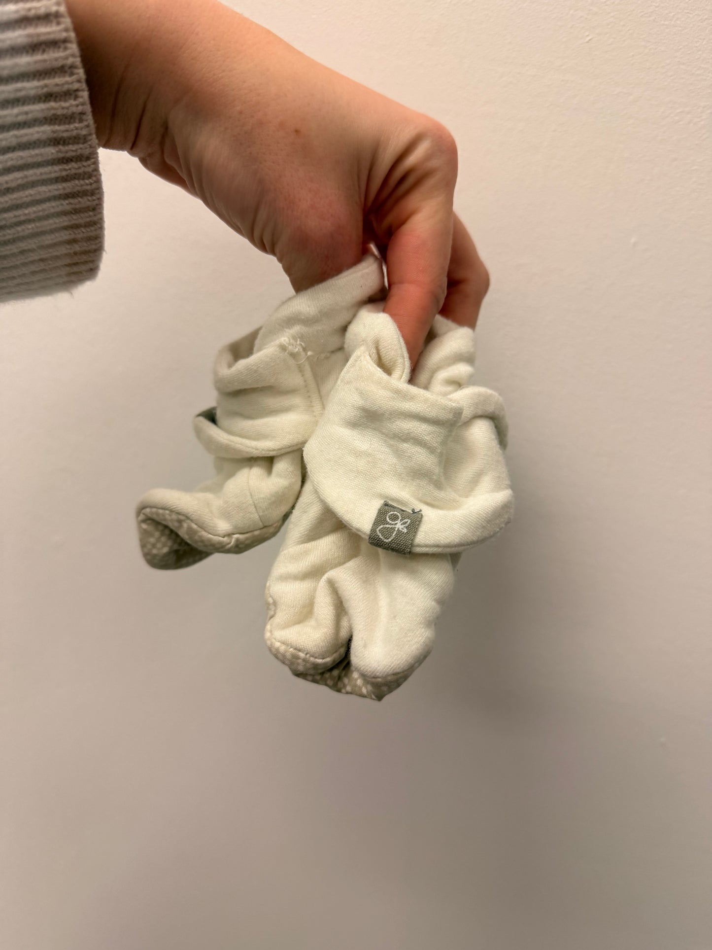 NEWBORN BOOTIES