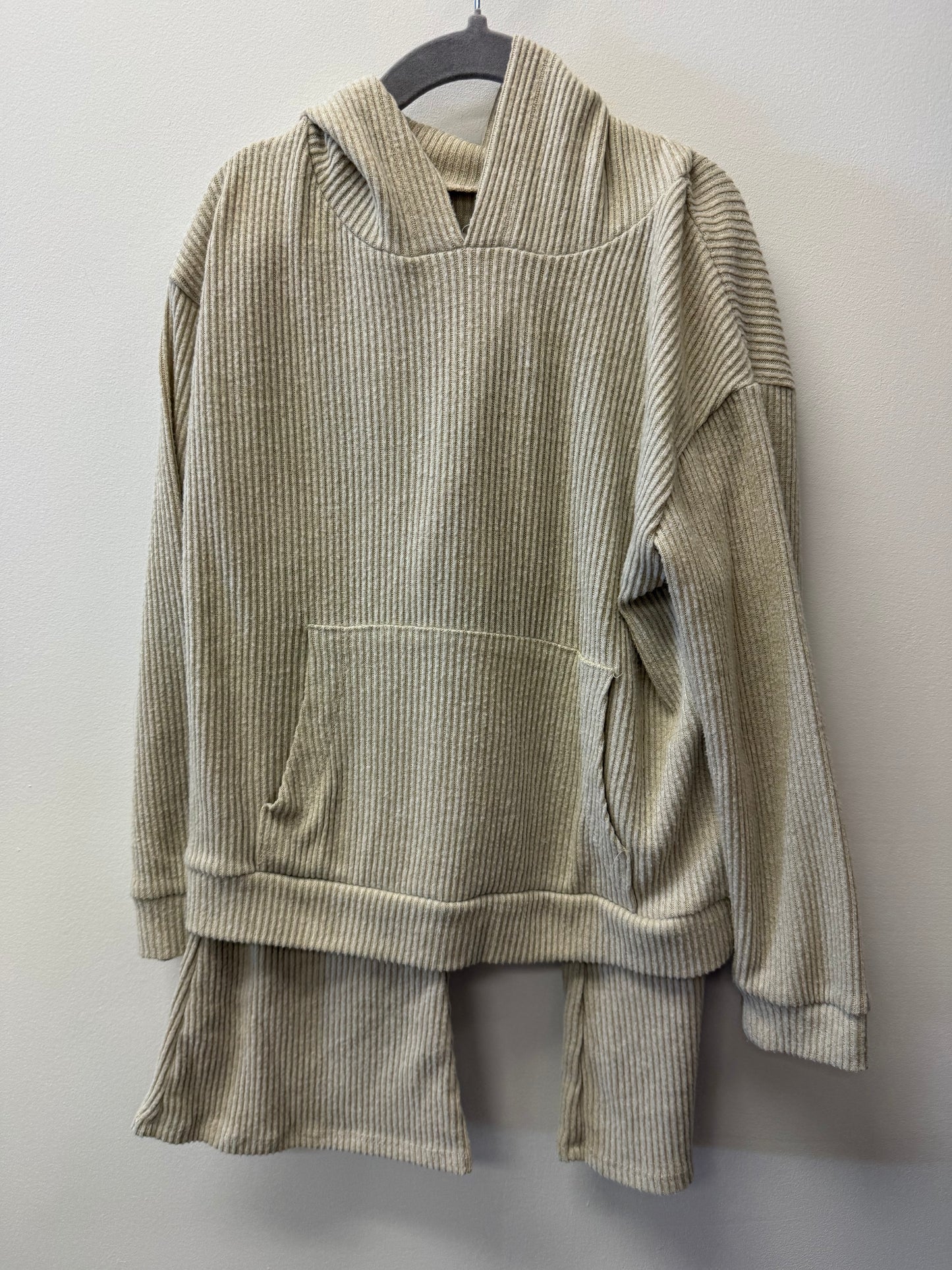 BTWEEN BEIGE 2 PIECE OUTFIT SIZE 7-8