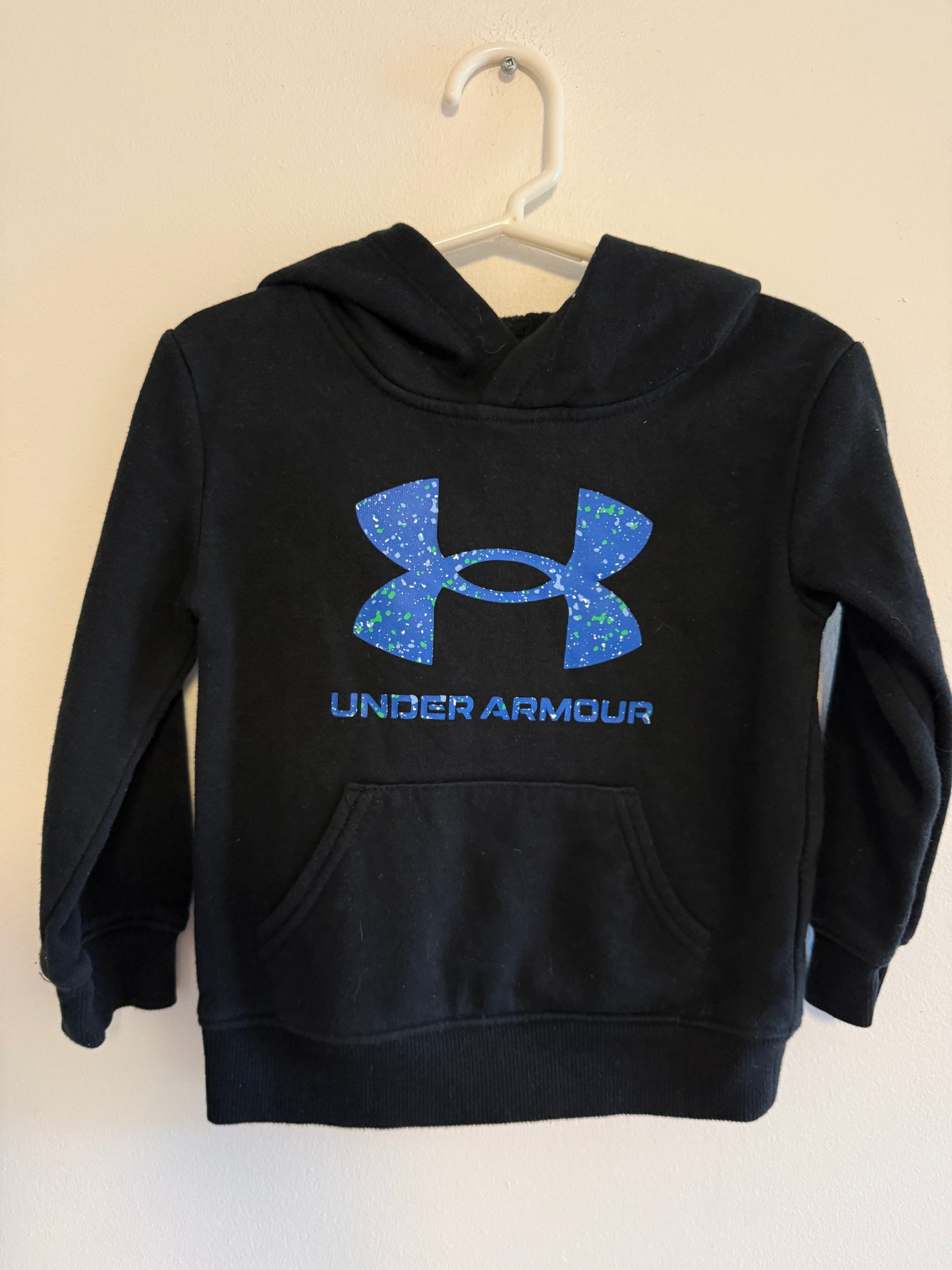 NEAR NEW UNDER ARMOUR SIZE 2T