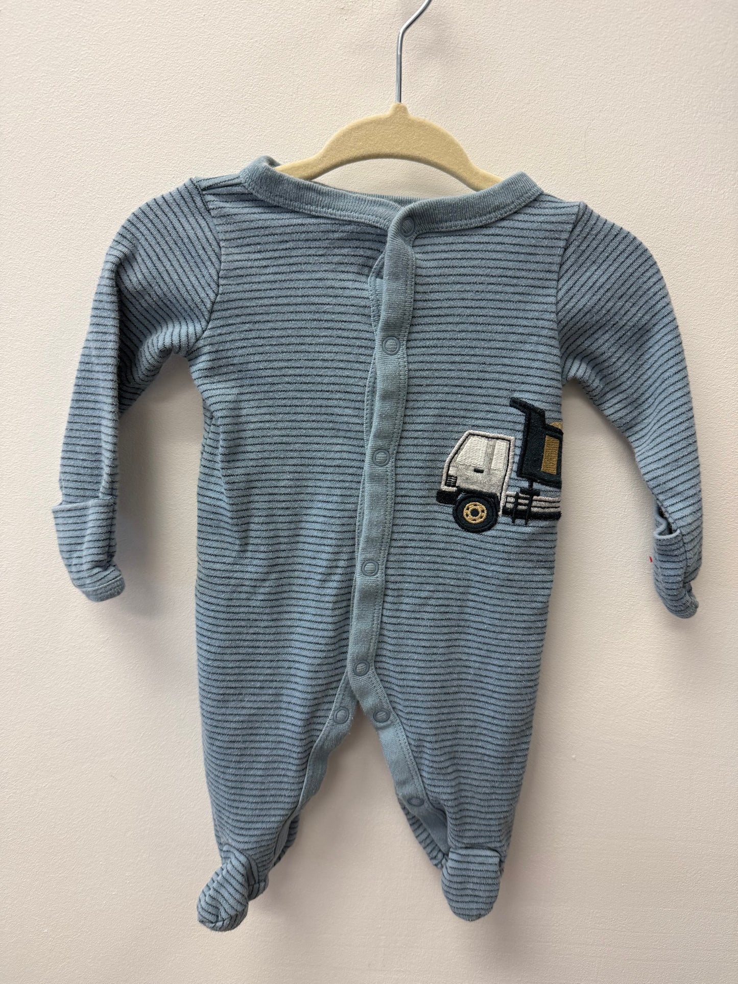 CARTERS DUMP TRUCK SLEEPER SIZE NEWBORN