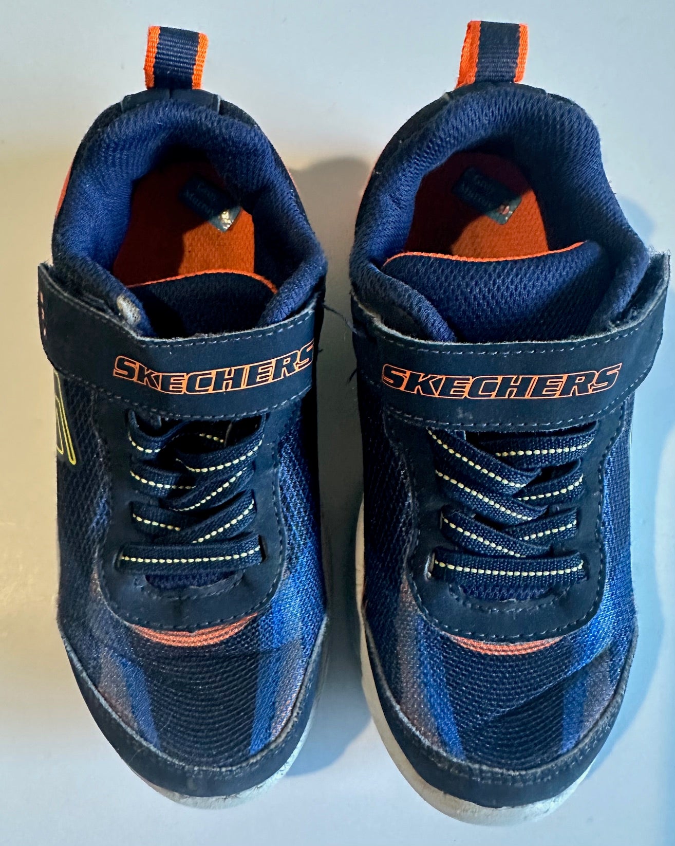 Navy deals blue sketchers