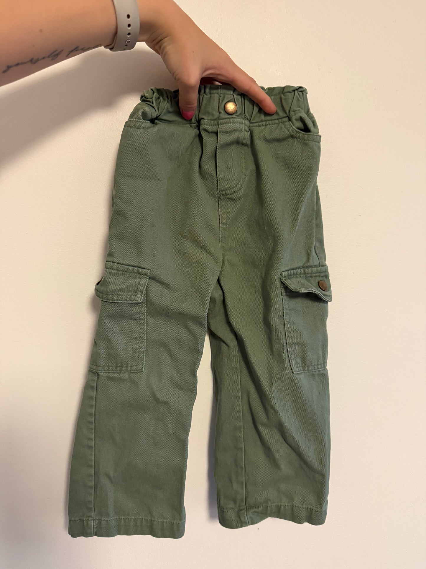 BWTEEN GREEN CARGO PANTS SIZE 2T