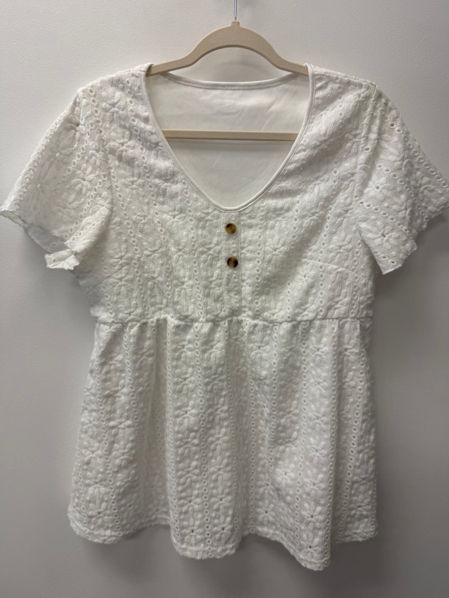 WHITE LACE MATERNITY SHIRT SIZE MEDIUM