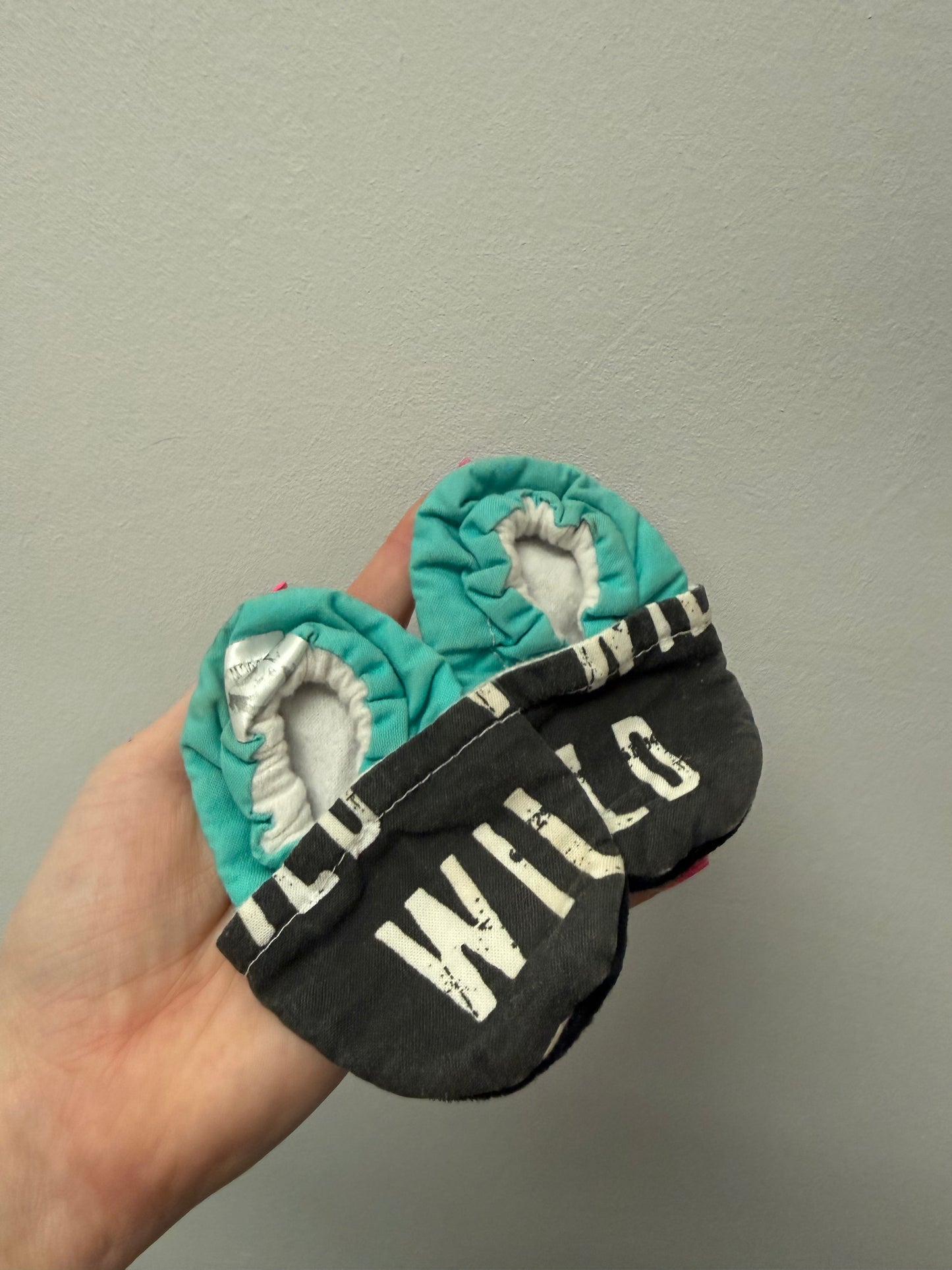 HAND MADE NEWBORN-3M SLIPPERS