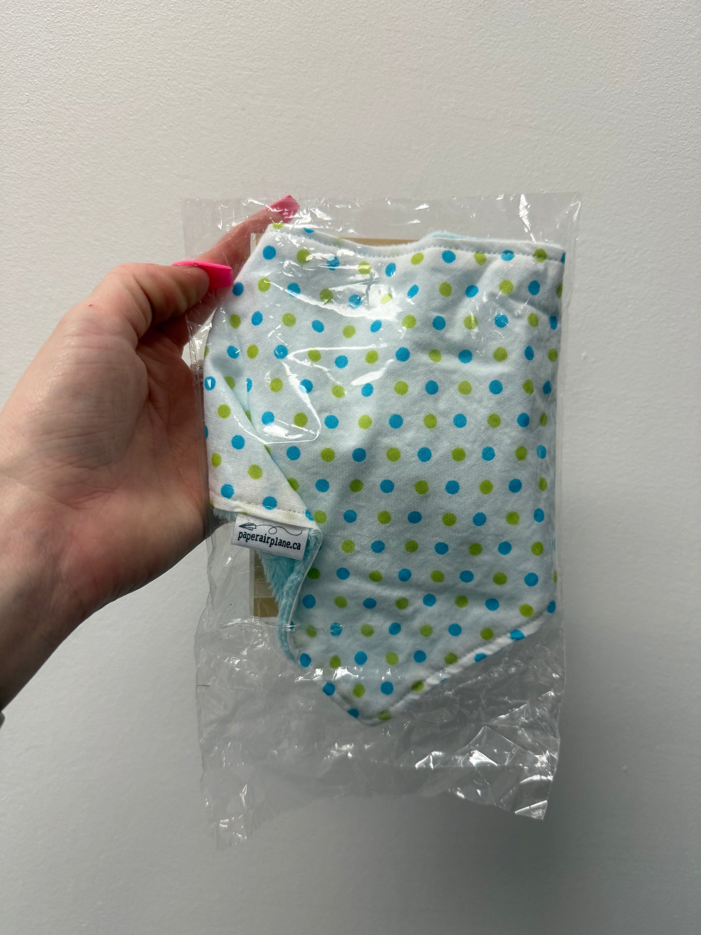 NEW PAPER AIRPLANE BIB (POLKA DOT)