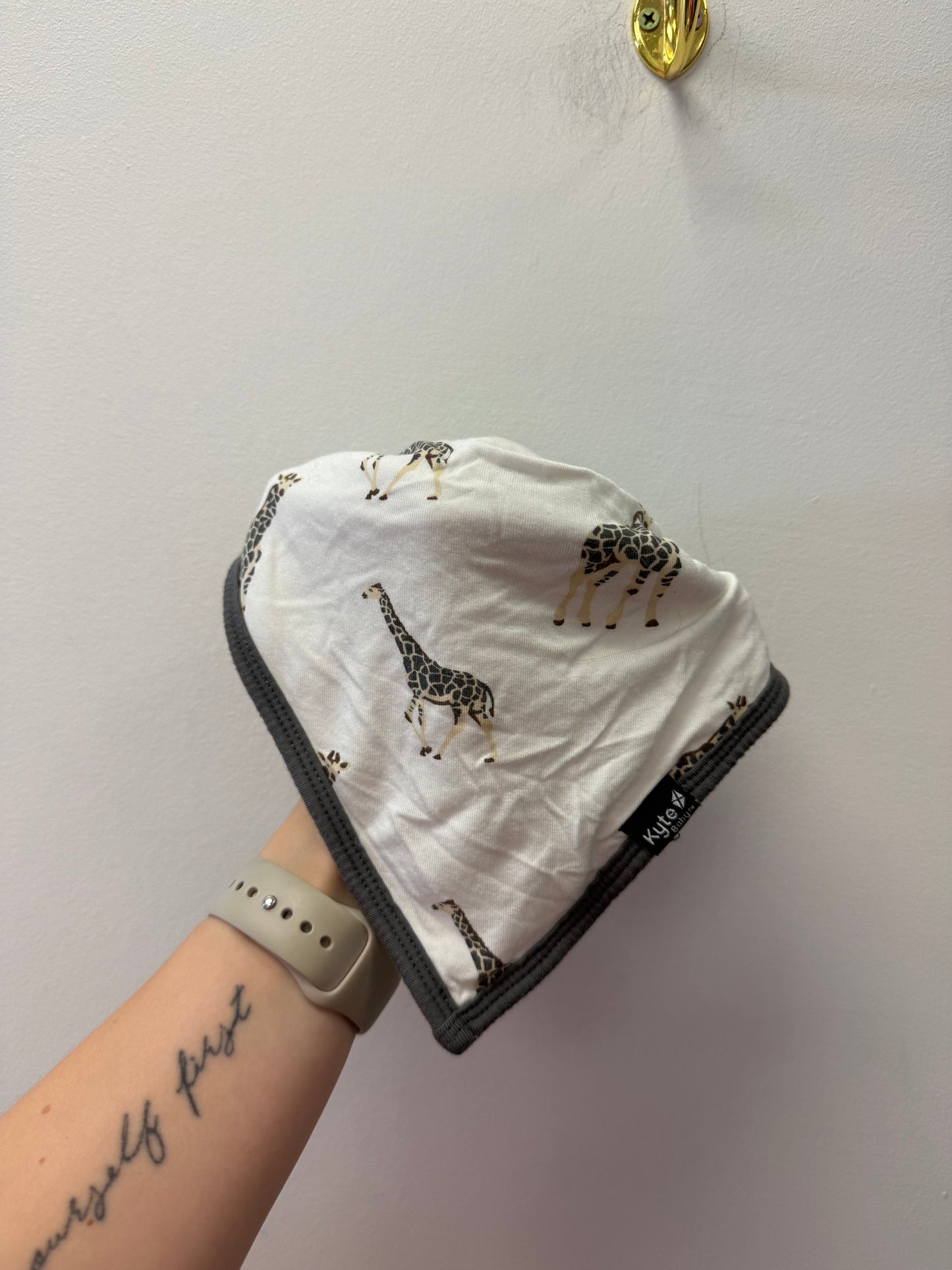 KYTE GIRAFFE BIB