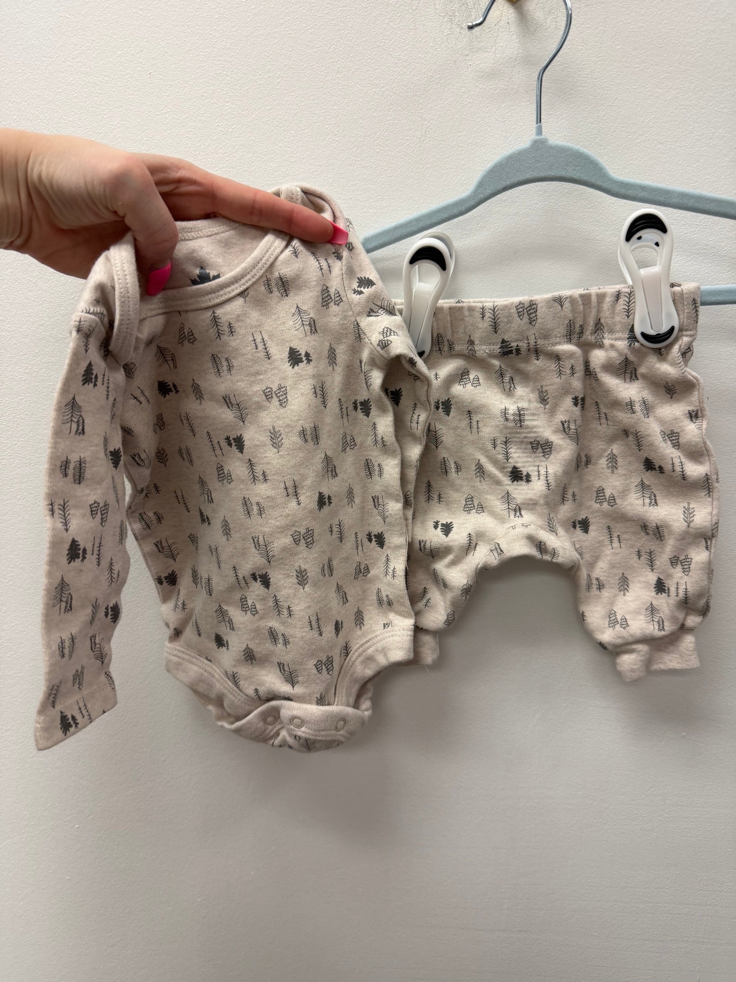 CANADIANA TREE OUTFIT SIZE NEWBORN
