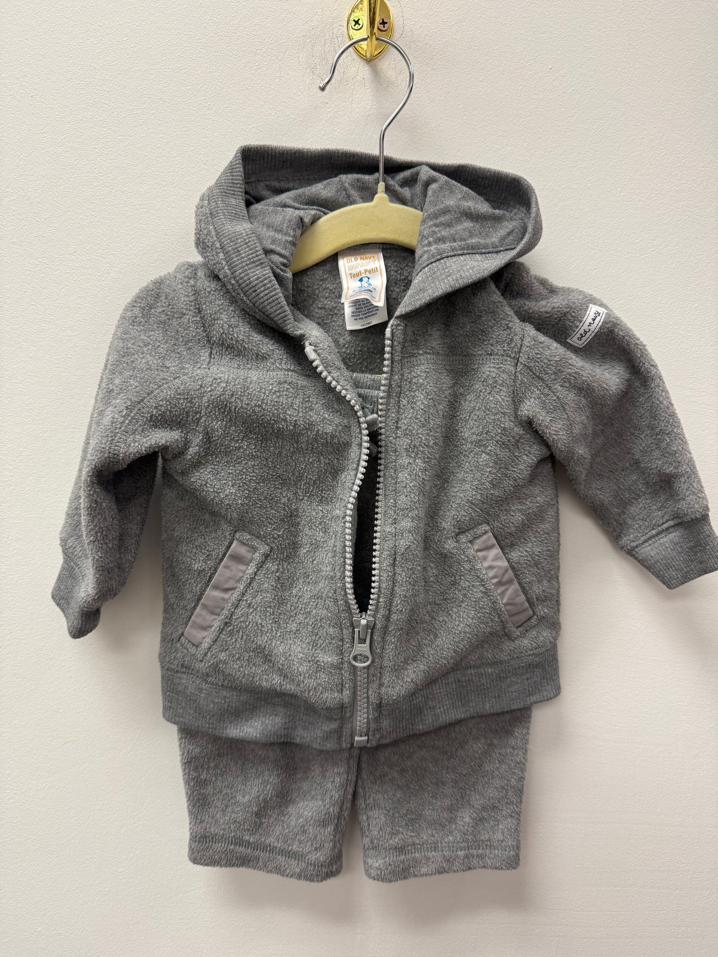 VINTAGE OLD NAVY TRACK SUIT SIZE 3-6M