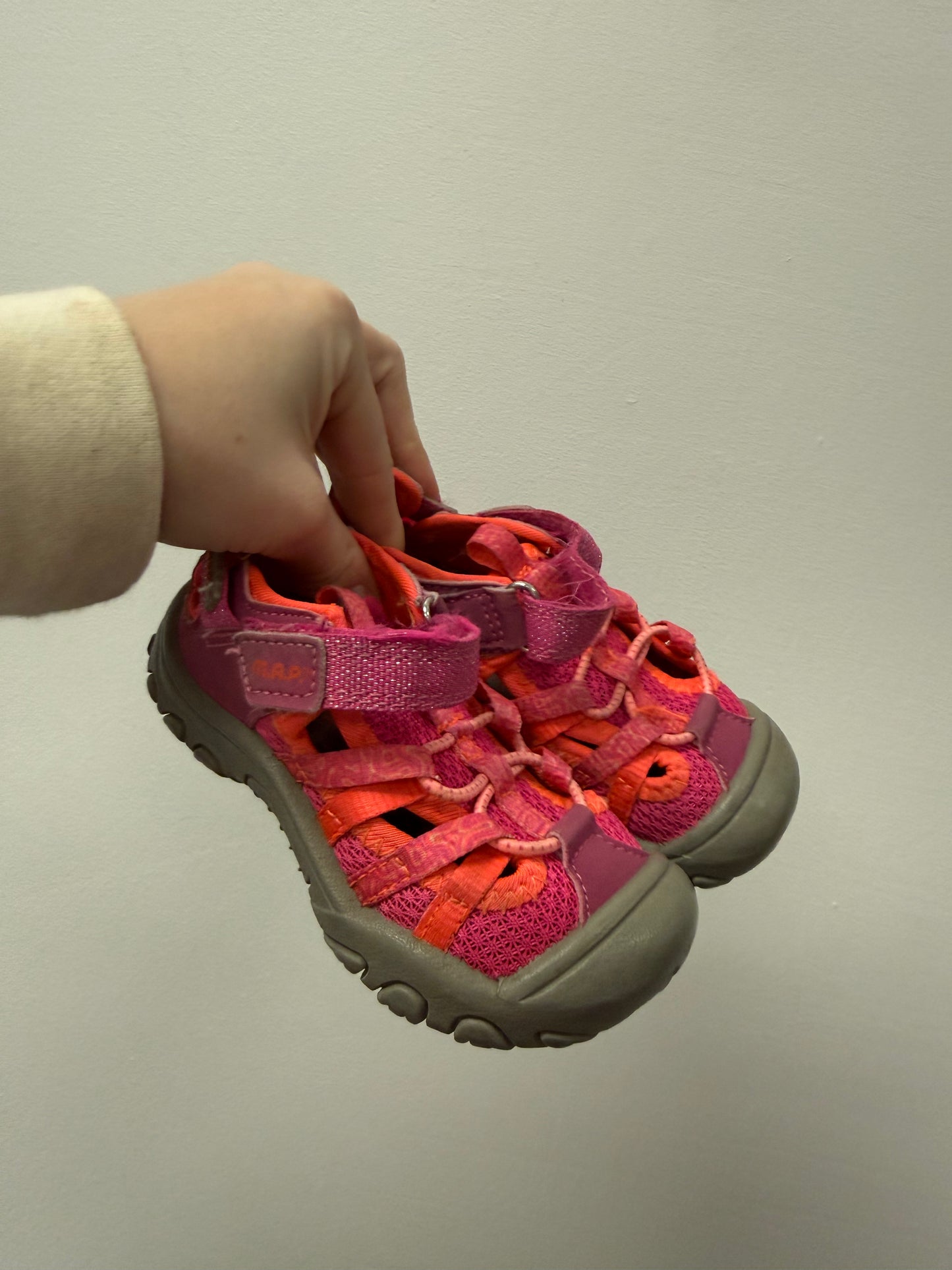MAP PINK SANDALS SIZE 6