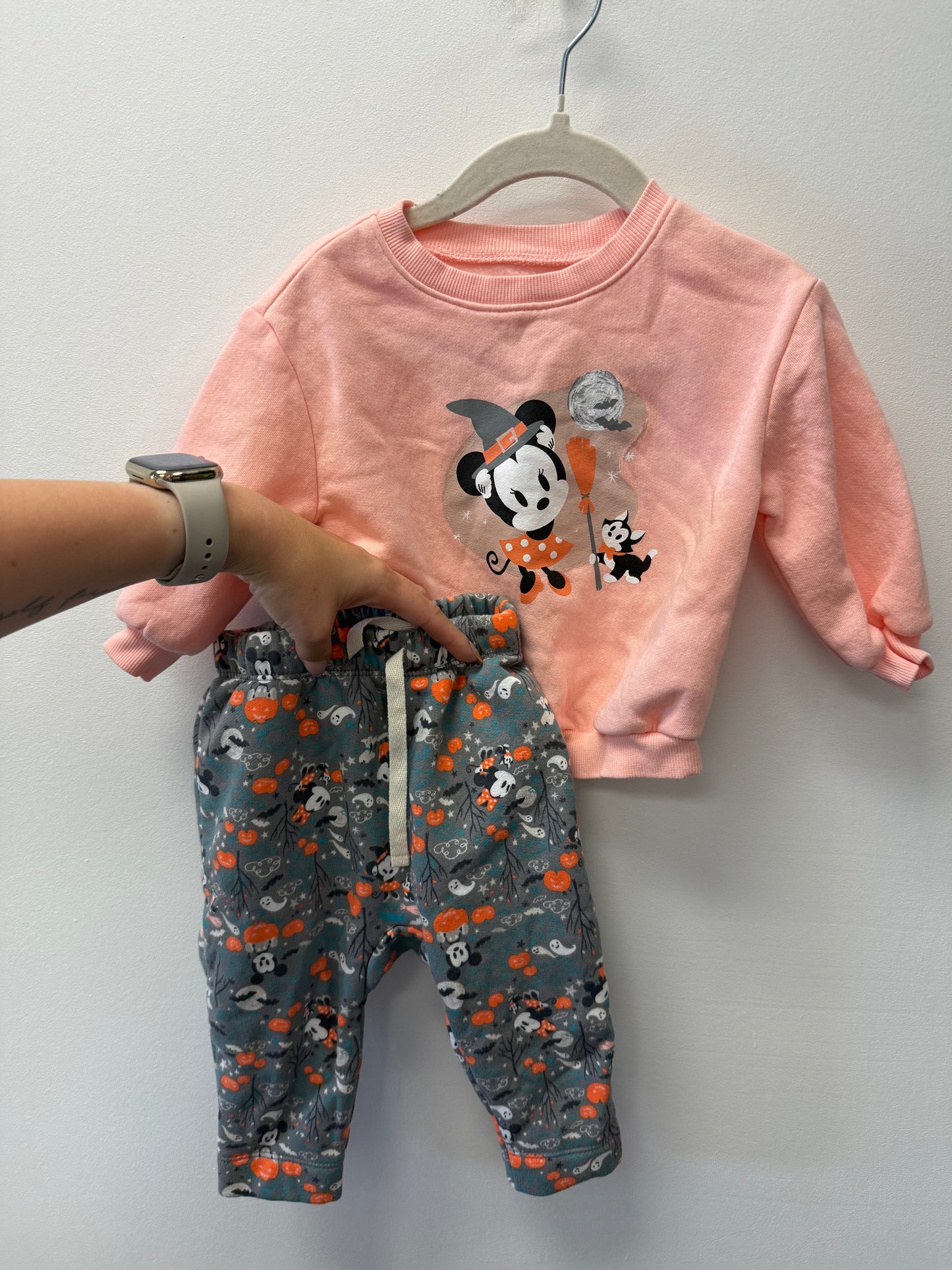 OLD NAVY DISNEY HALLOWEEN 2 PIECE SIZE 6-12M