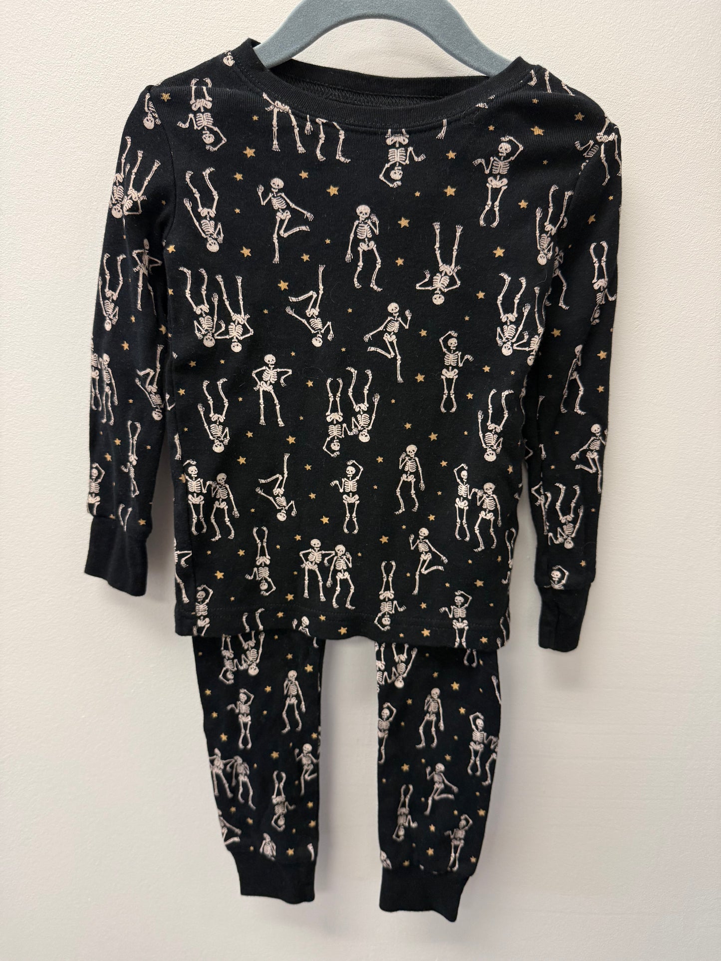 CARTERS STARS & SKELETON PJ'S SIZE 3T