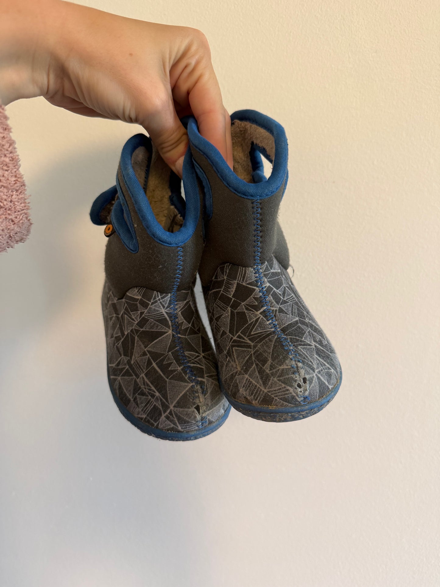 BOGS (GREY) SIZE 5