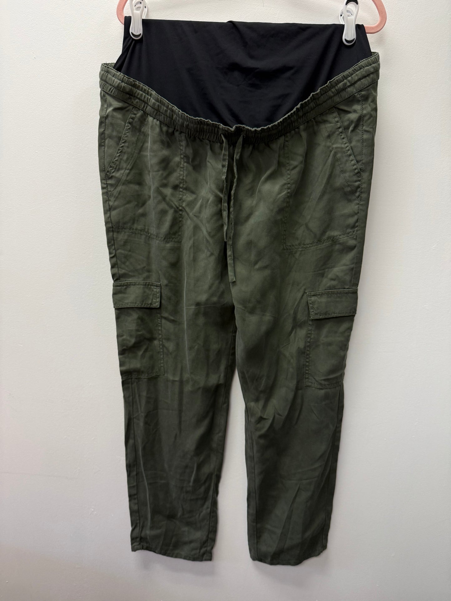 THYME MATERNITY GREEN CARGO PANTS SIZE LARGE