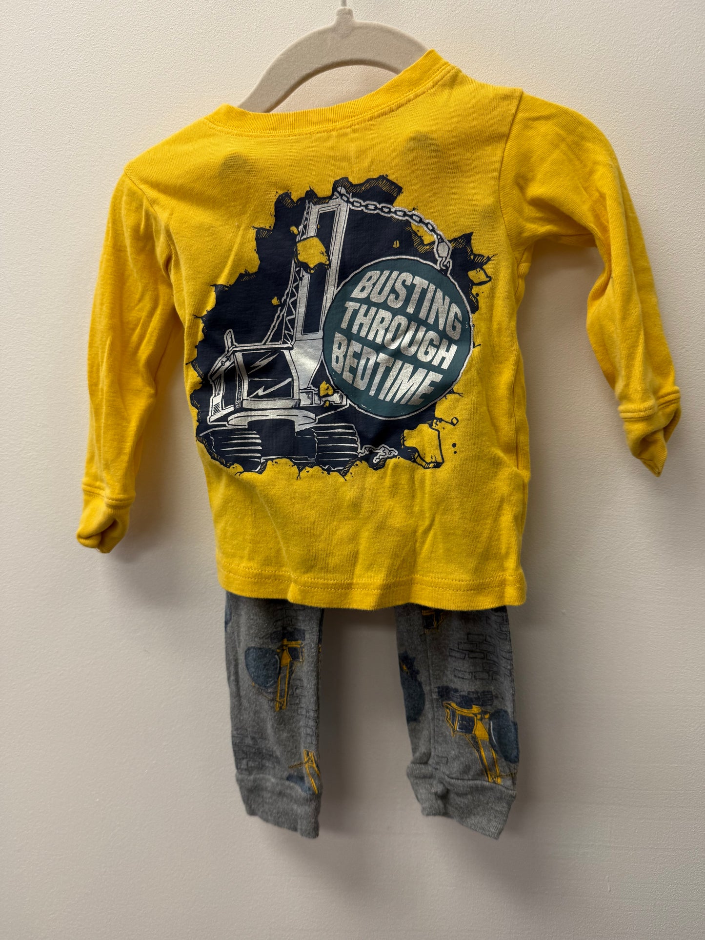 CARTERS YELLOW 2 PIECE PJ'S SIZE 12M
