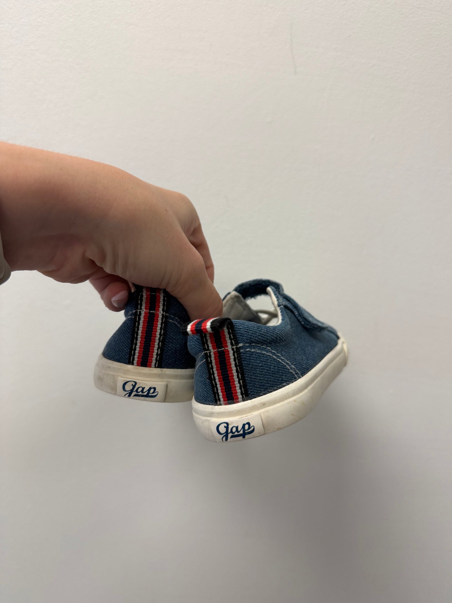 GAP VELCRO SNEAKERS SIZE 8