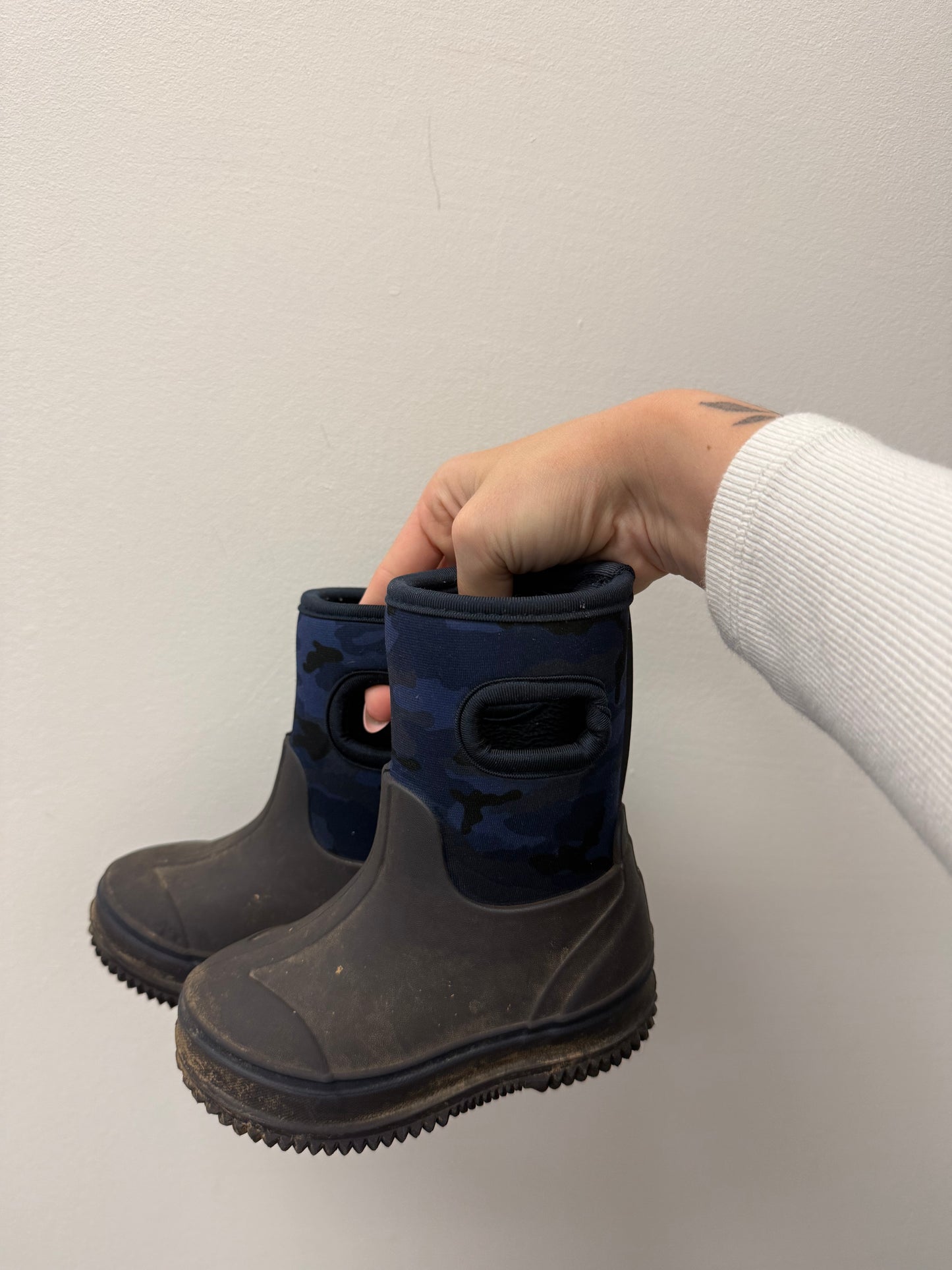 JOE FRESH CAMO BOOTS SIZE 6