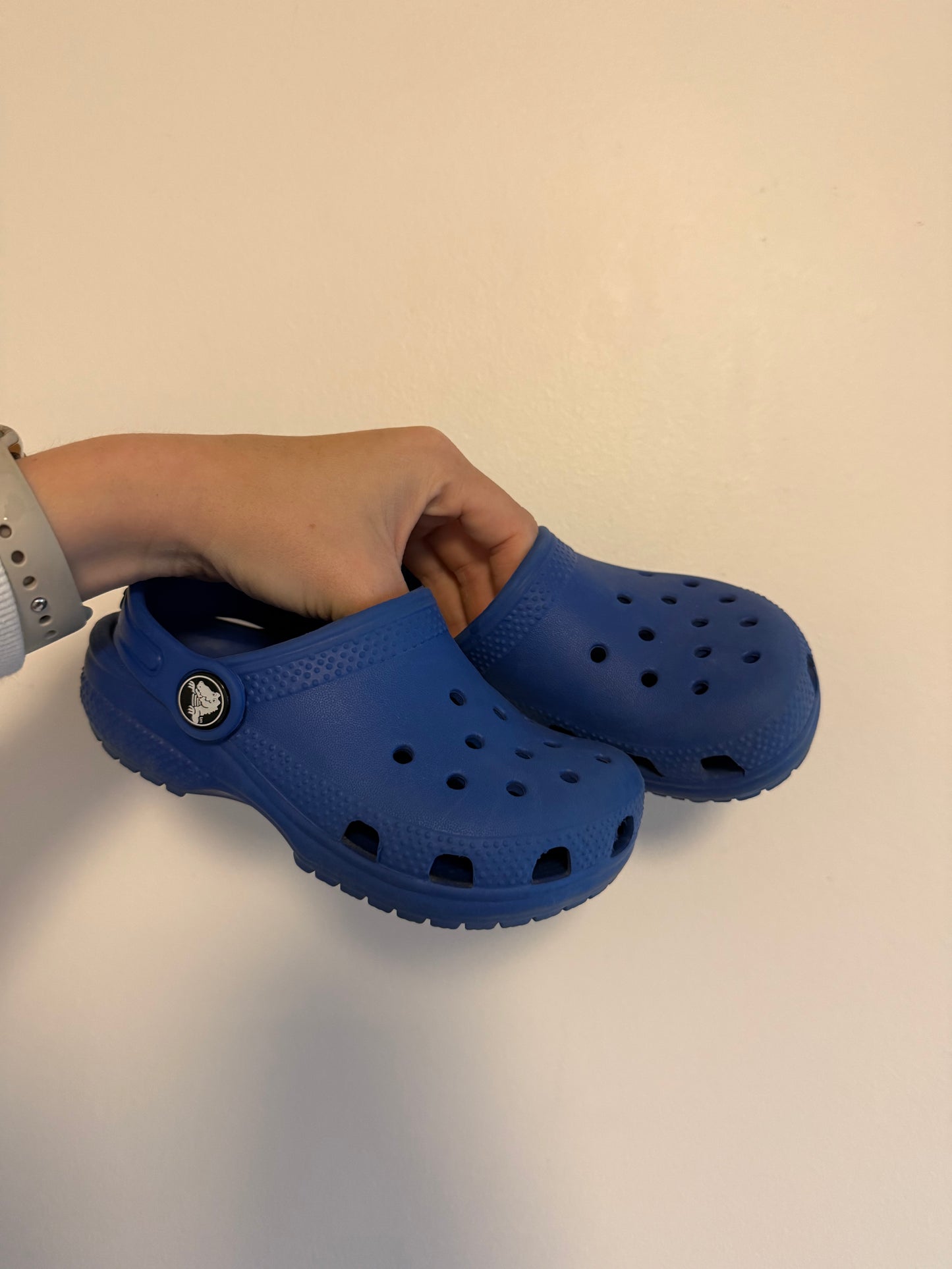 CROCS SIZE 9