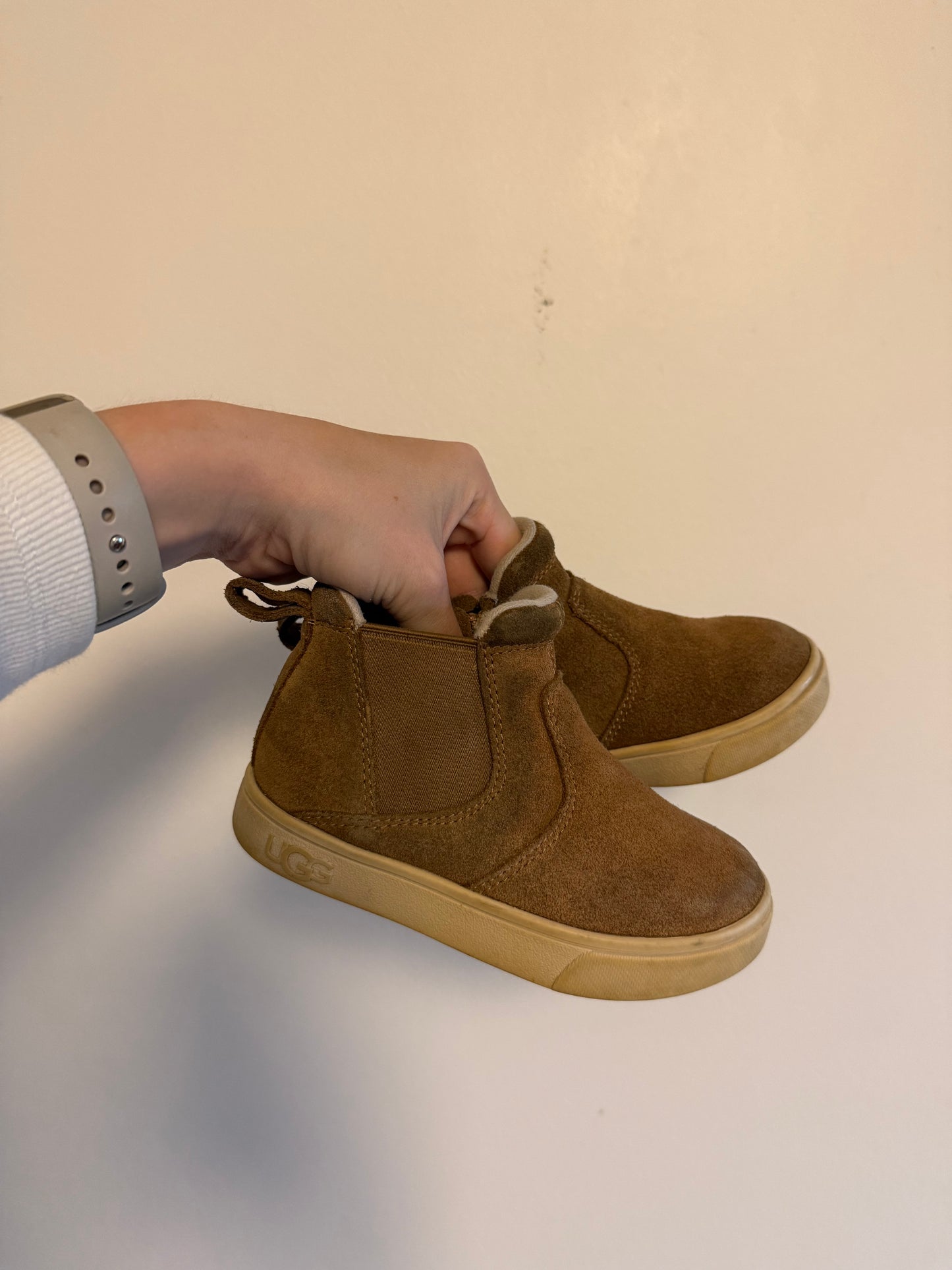 UGG BOOTS SIZE 8