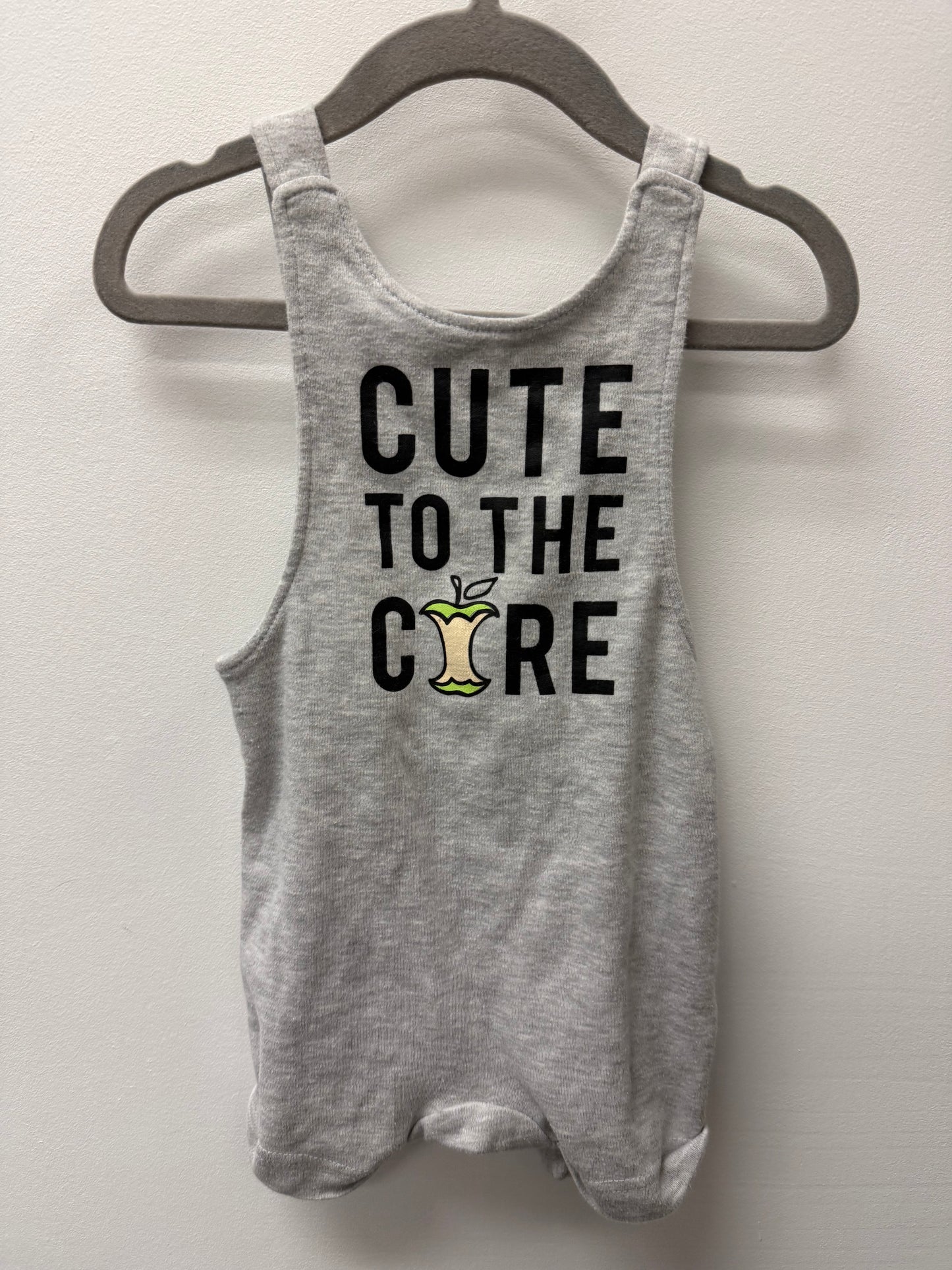 MINI HEROS APPLE ROMPER SIZE 6M