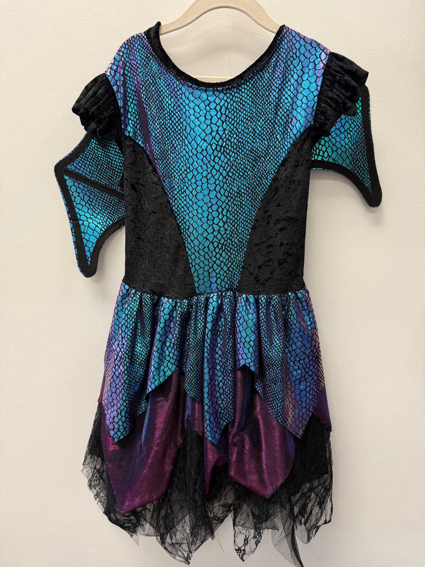 DRAGON COSTUME SIZE 6-7