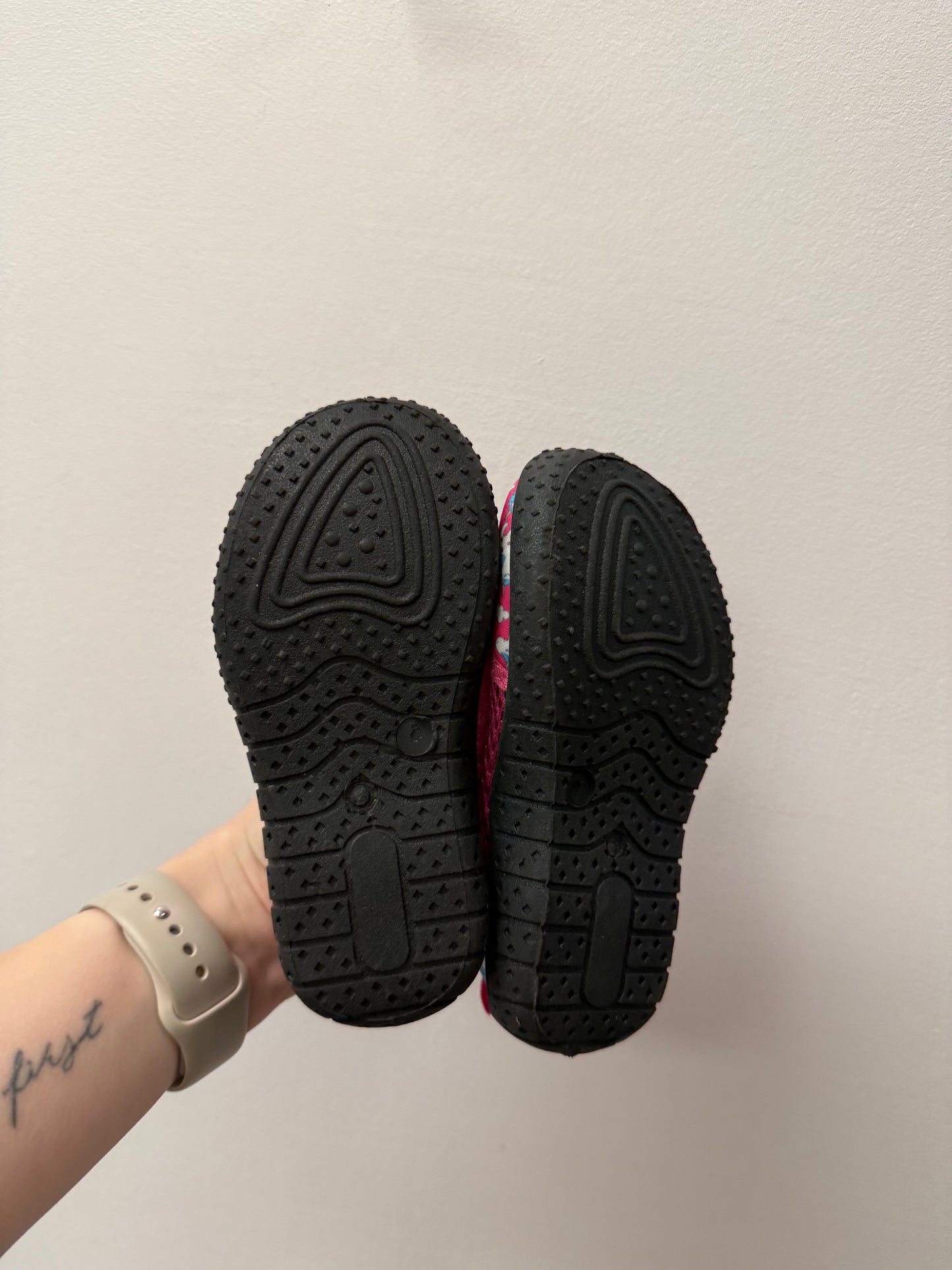 NWOT ROCKIN WATER SHOES SIZE 6