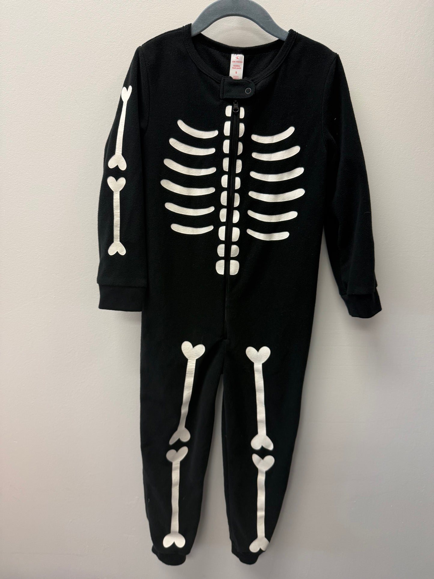 JOE FRESH FLEECE SKELETON SLEEPER SIZE 5