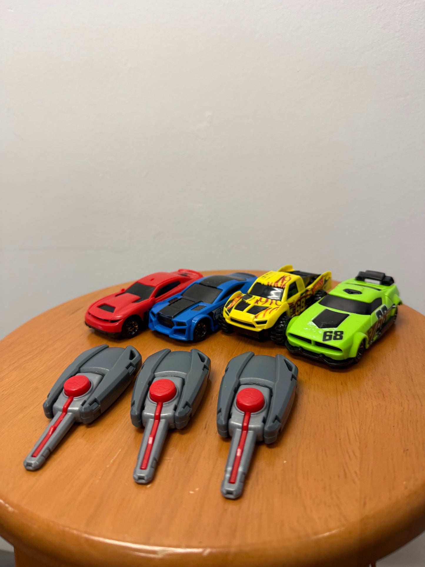 HOT WHEELS PUSH BUTTON CAR SET