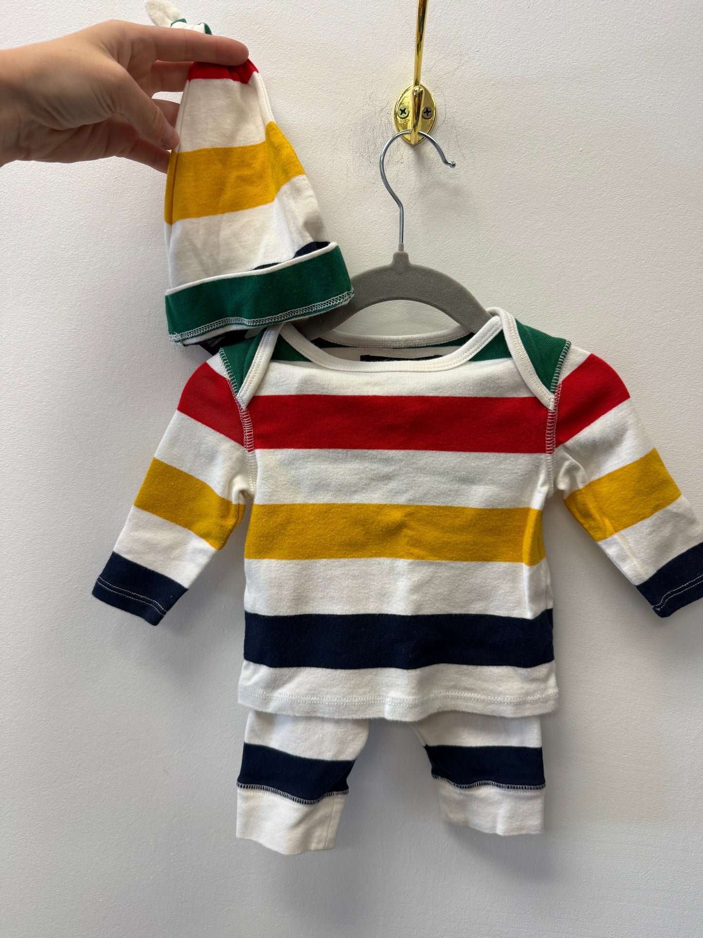 HUDSONS BAY 3 PIECE OUTFIT SIZE 0-3M