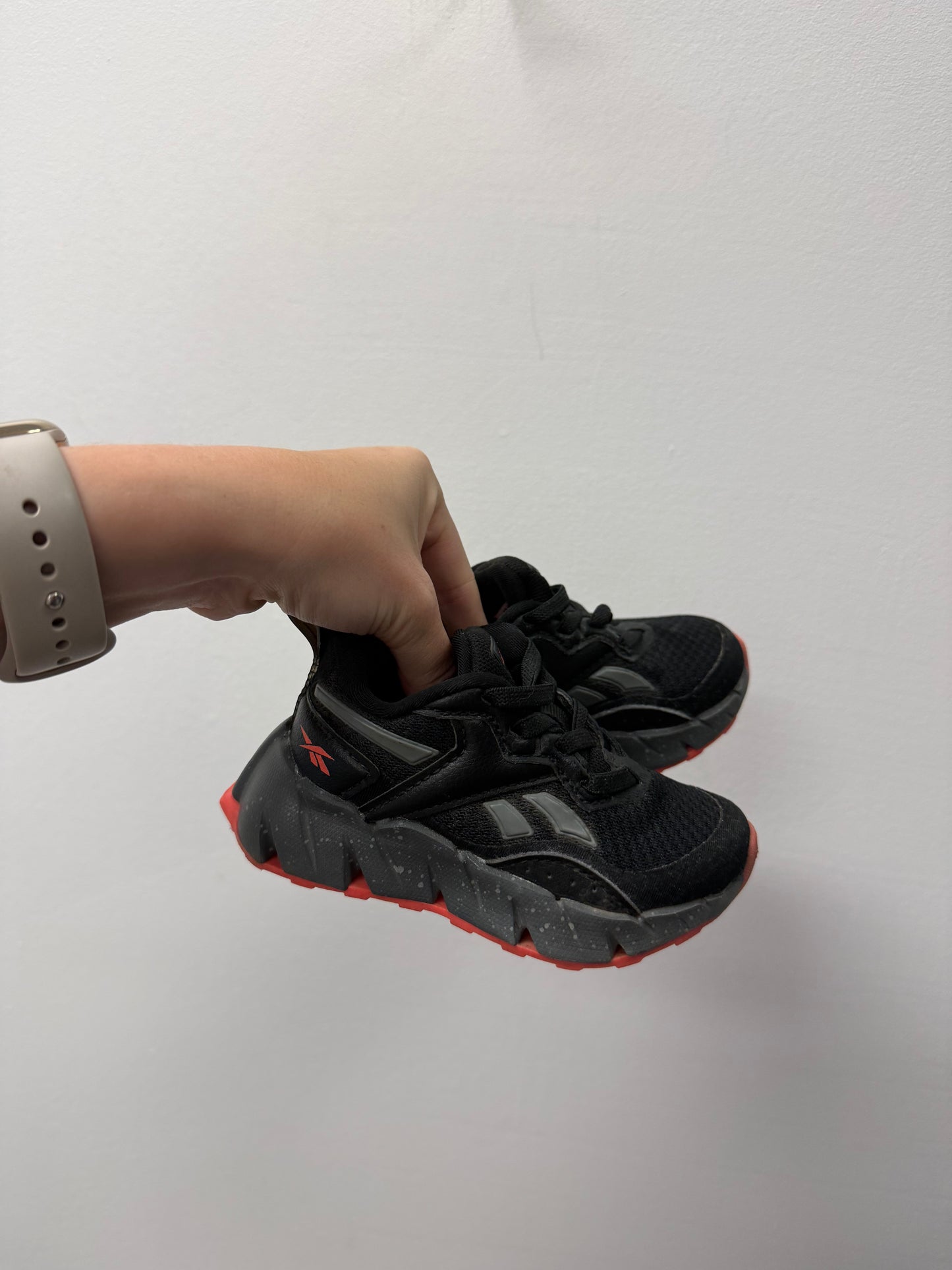 REEBOK RUNNERS SIZE 5