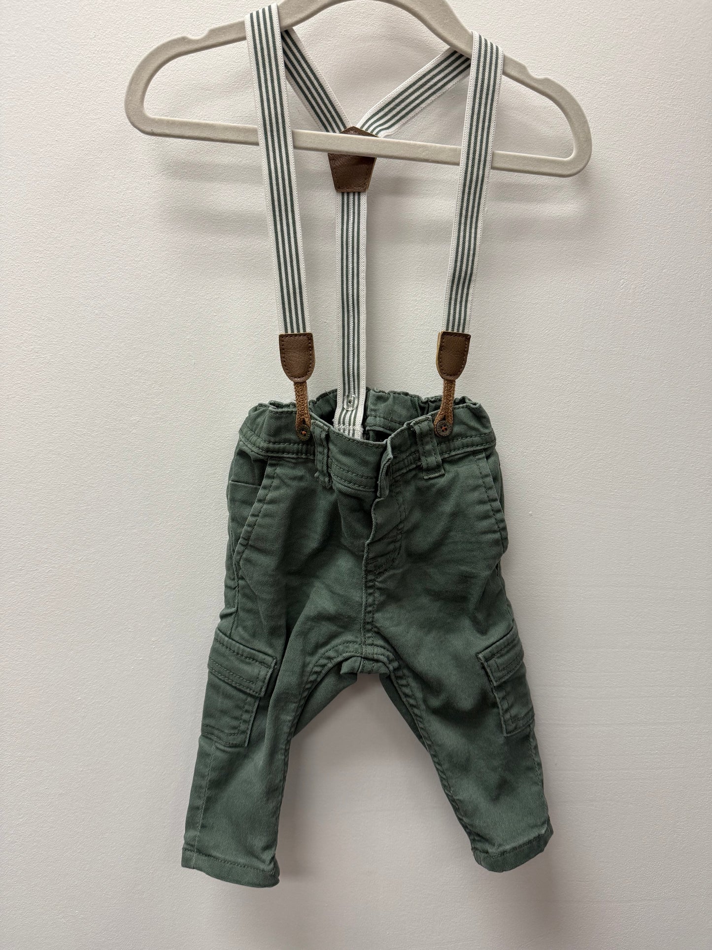 H&M SUSPENDER PANTS SIZE 4-6M