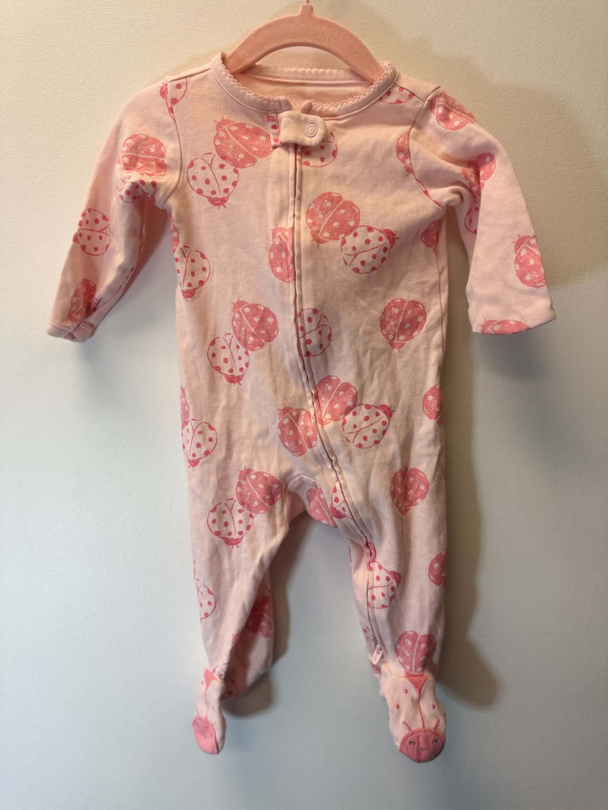 CARTERS LADY BUG SLEEPER SIZE 3-6M