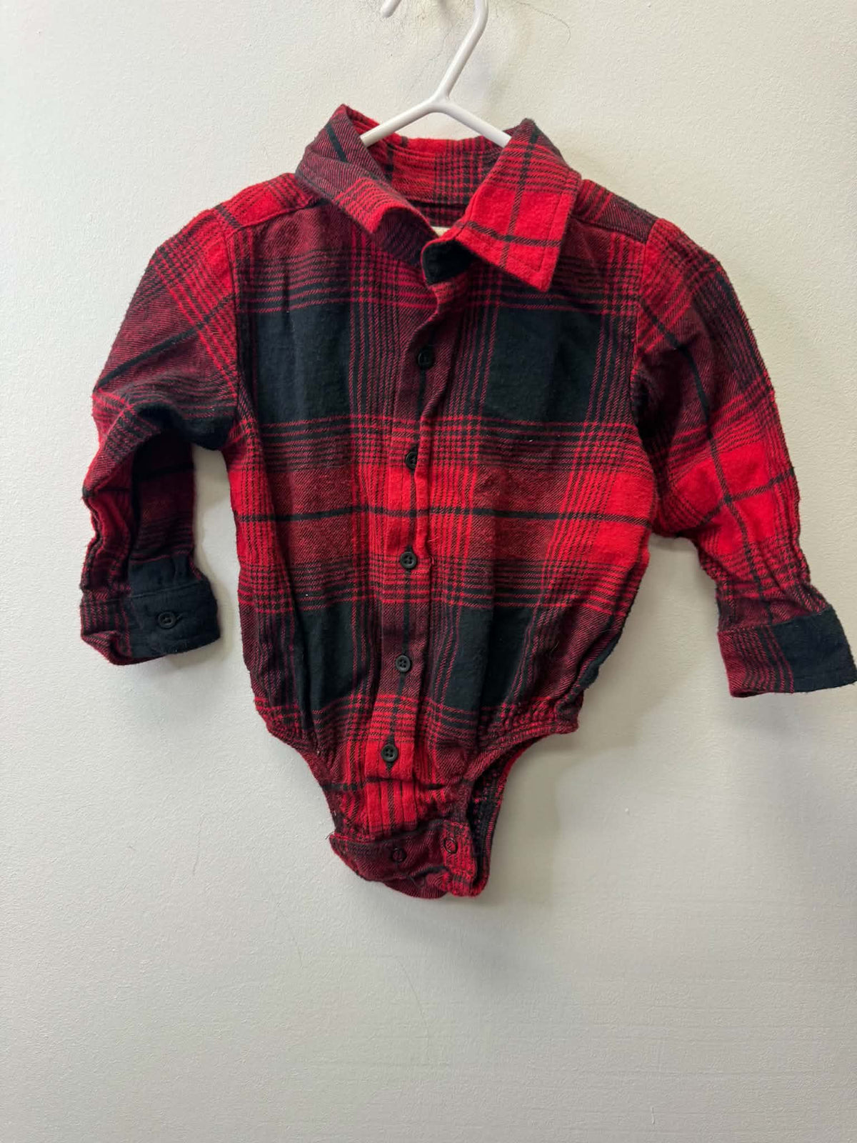 BASS PRO SHOP RED PLAID ONESIE SIZE 12M