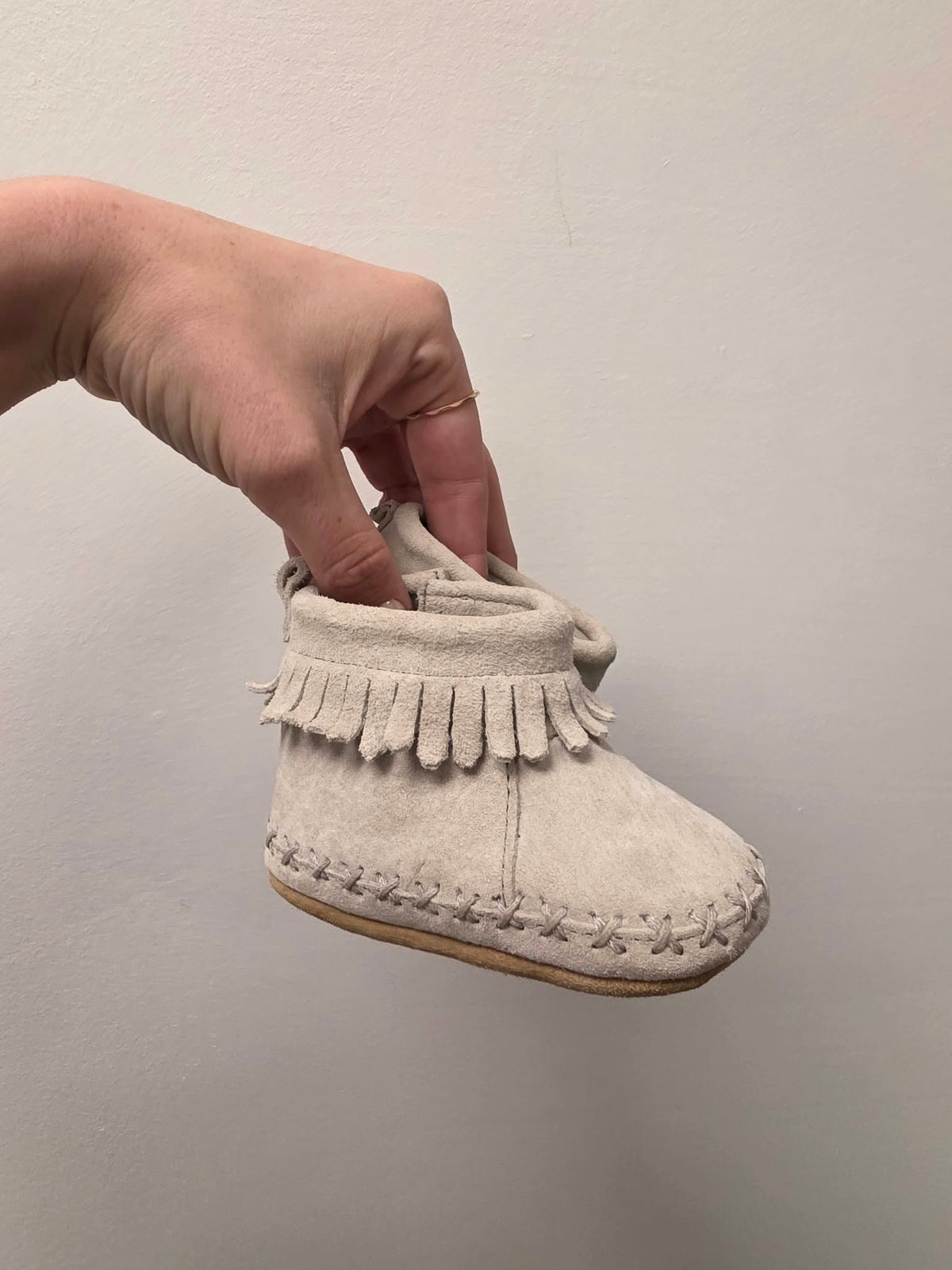 LITTLE FLEECE LINED BOOTIES SIZE 0-6M