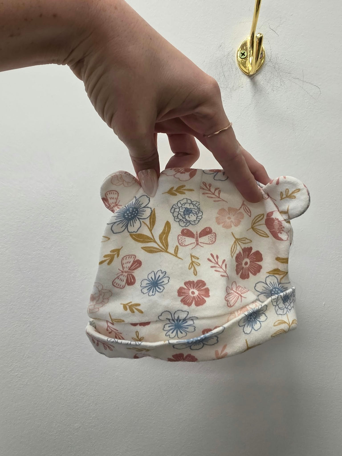 ANKO FLORAL BEANIE SIZE 3-6M