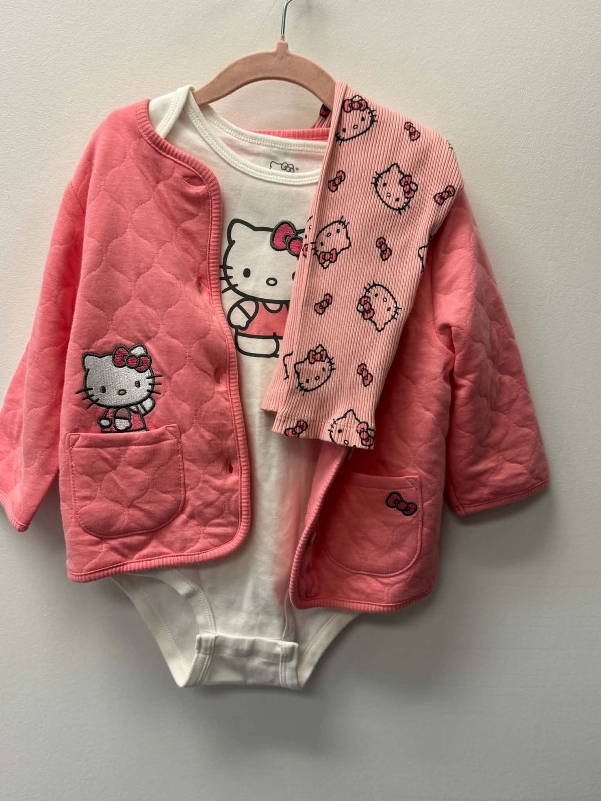 HELLO KITTY 3 PIECE OUTFIT SIZE 24M