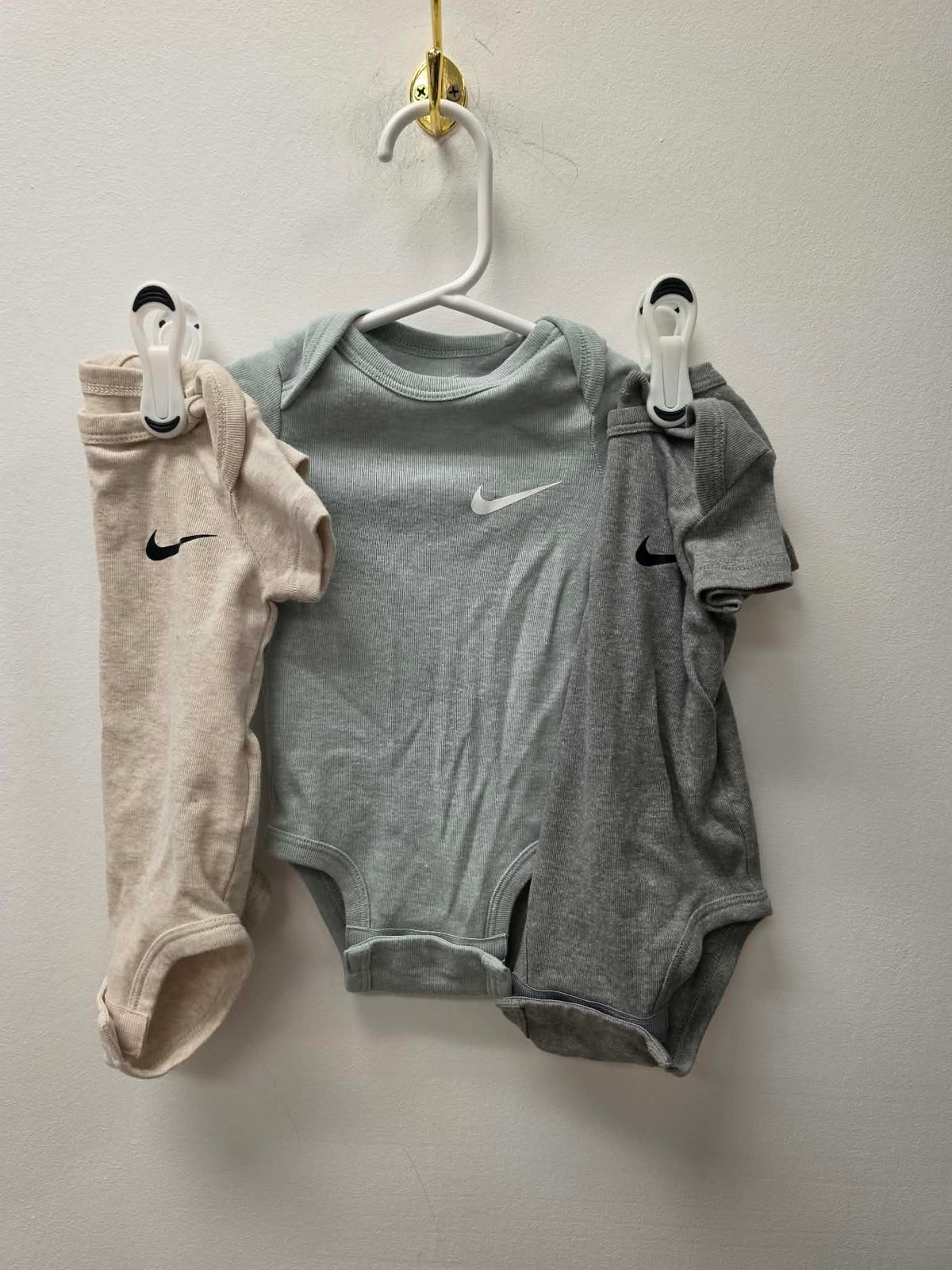 3 PACK OF NIKE ONESIES SIZE 3M