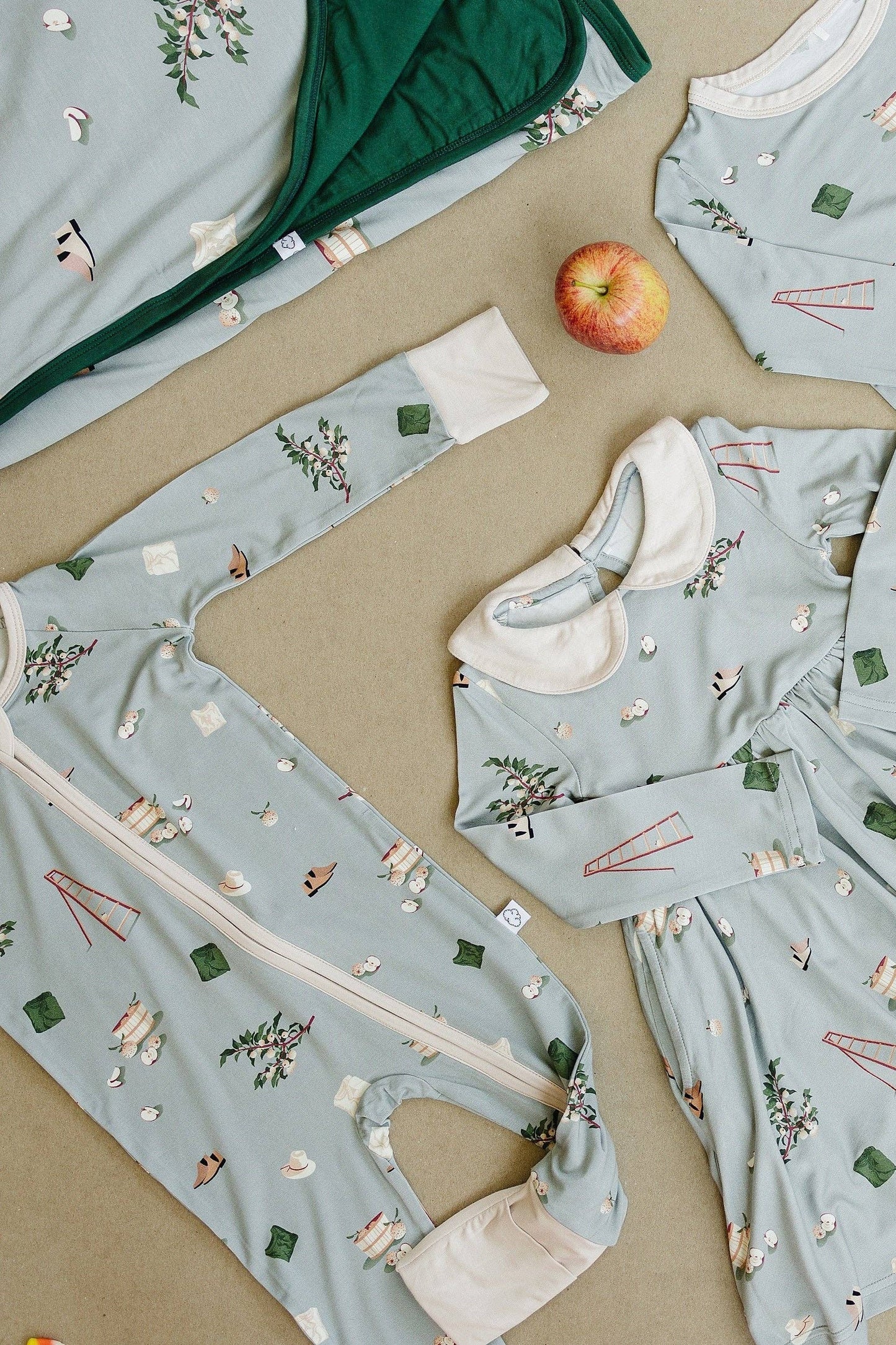 SUNDAY LITTLES Little Zippers in Apple Harvest