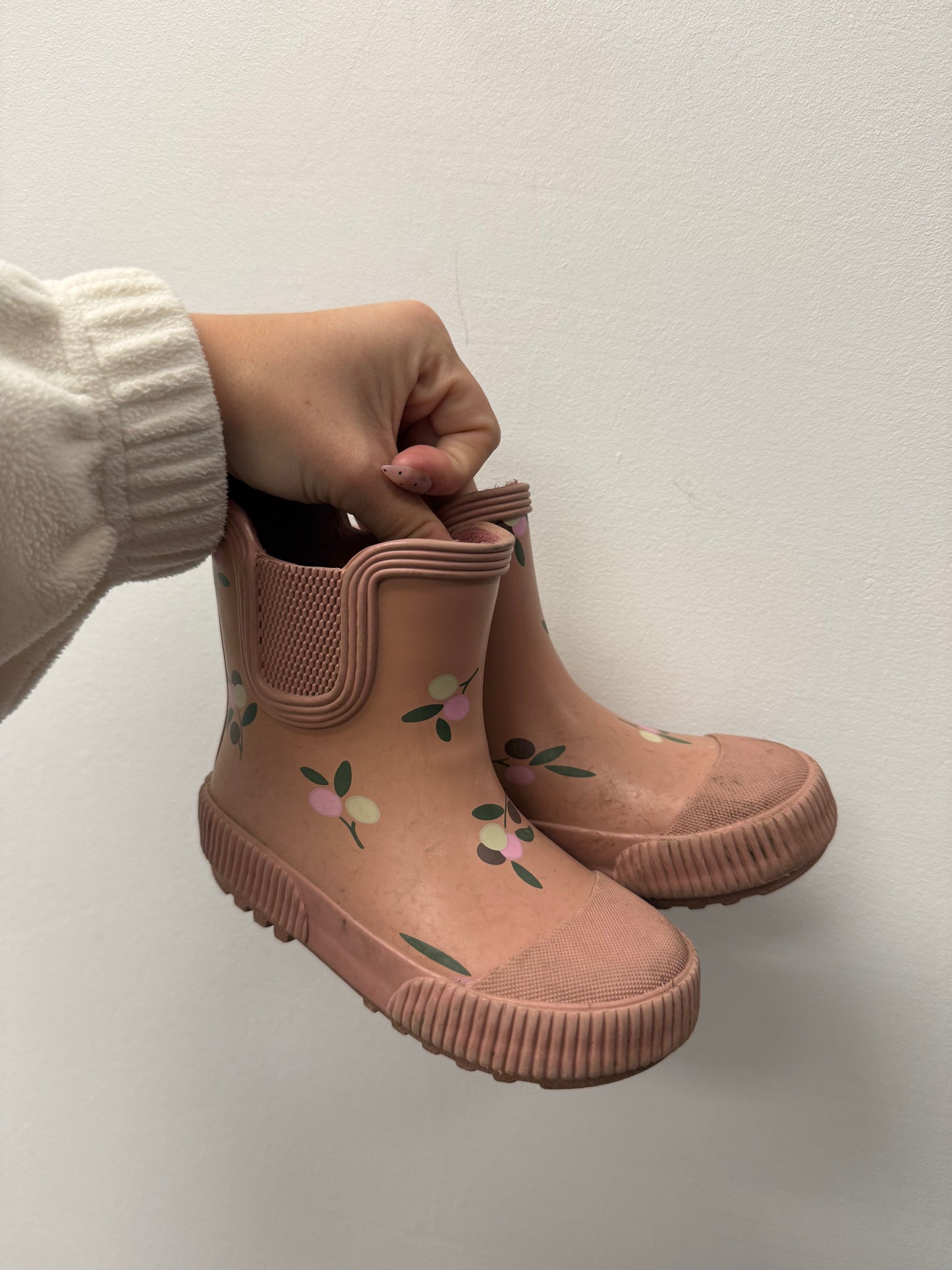 H&M FLEECE LINED RUBBER BOOTS SIZE 8