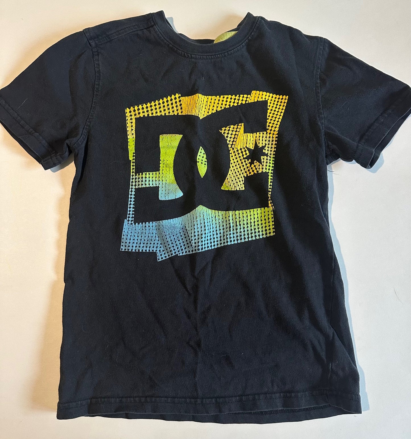 DC, Black T-Shirt - Size Small (5/6)