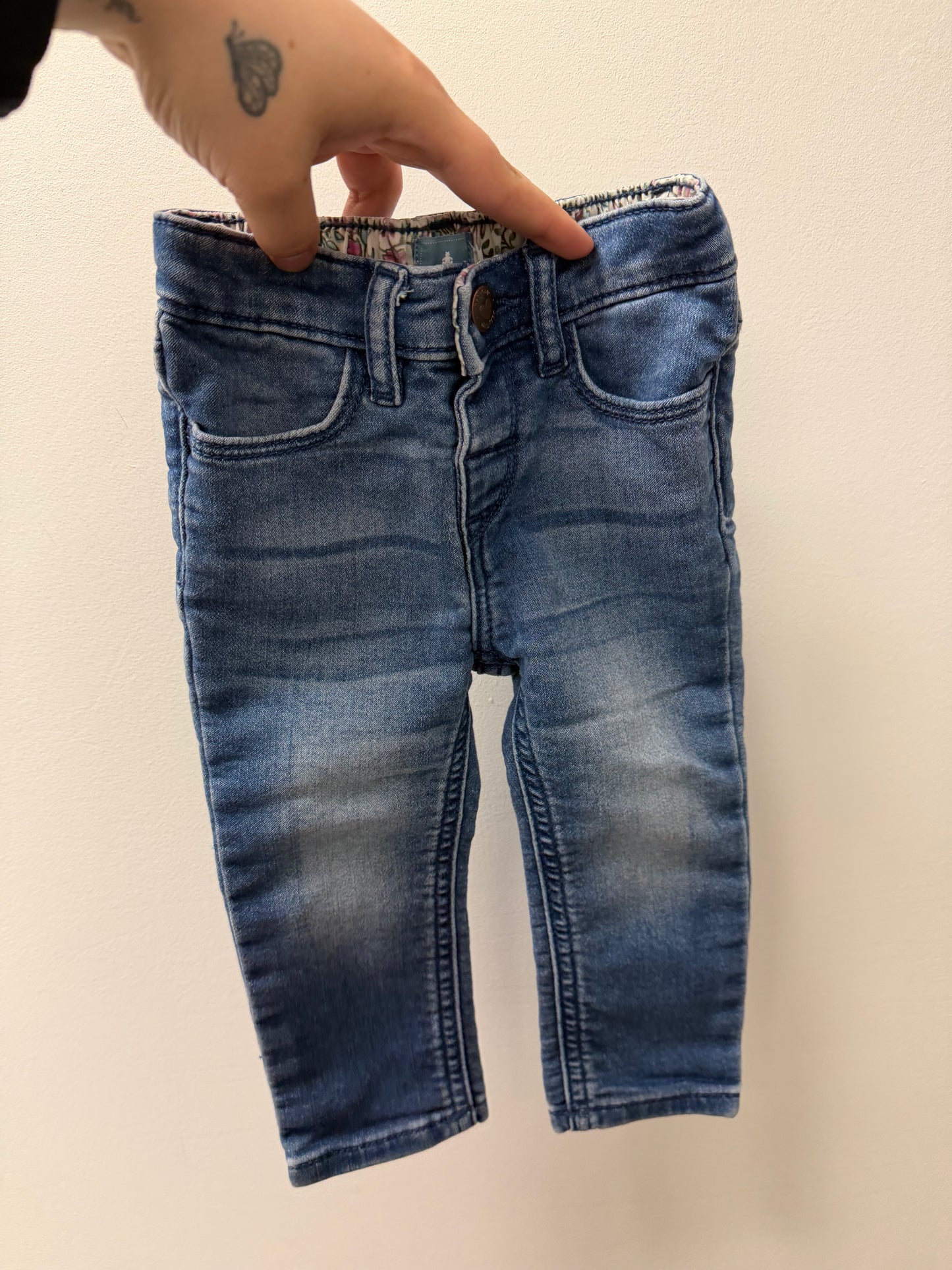 BABY GAP JEANS SIZE 12-18M
