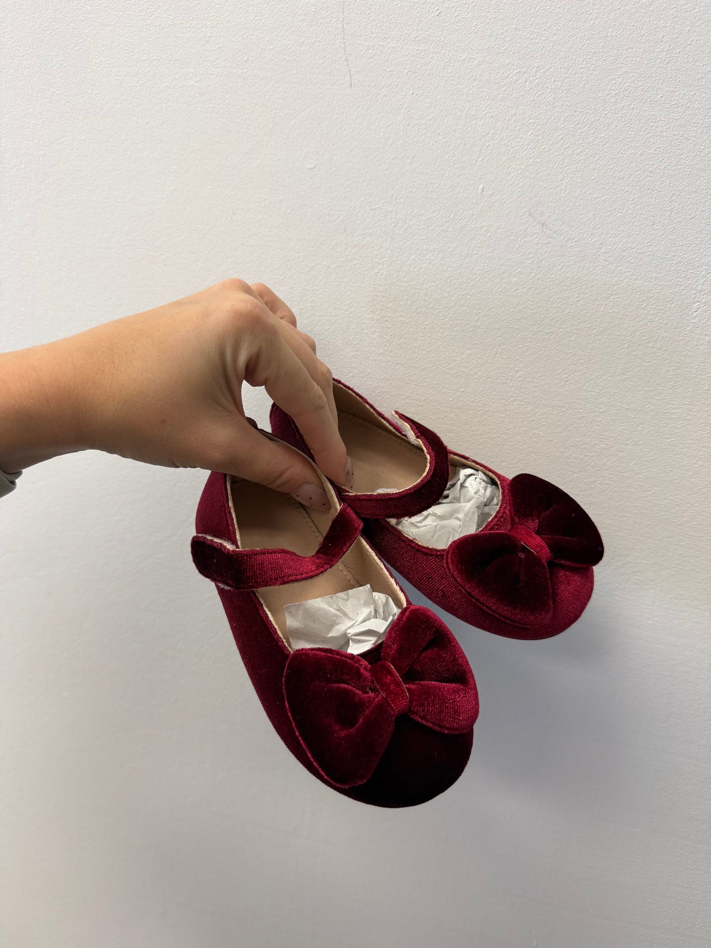 NEW RED VELVET BOW SHOES SIZE 7